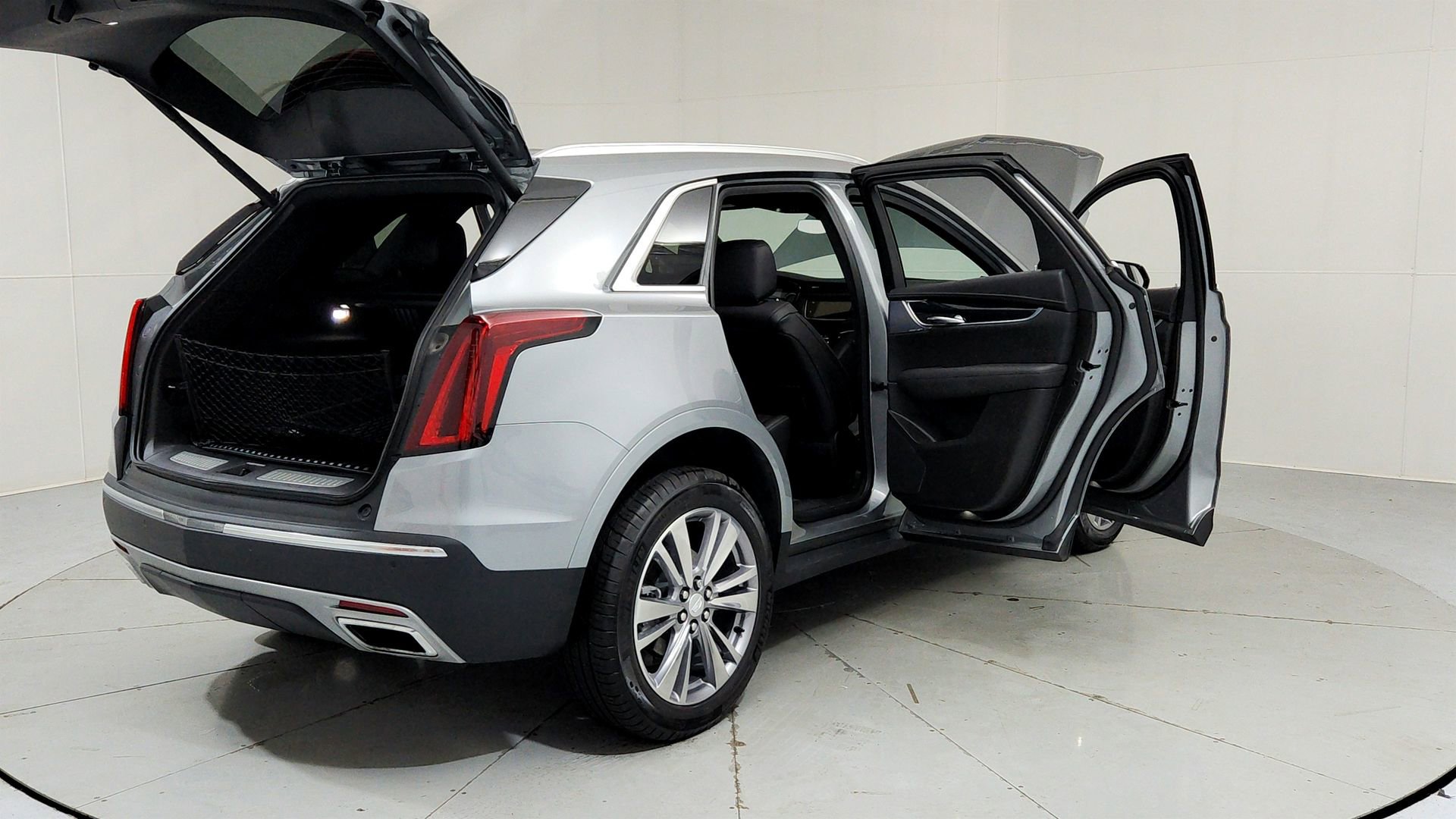 Used 2025 Cadillac XT5 Premium Luxury w/ LPO, Floor Liner Package FWD image 10