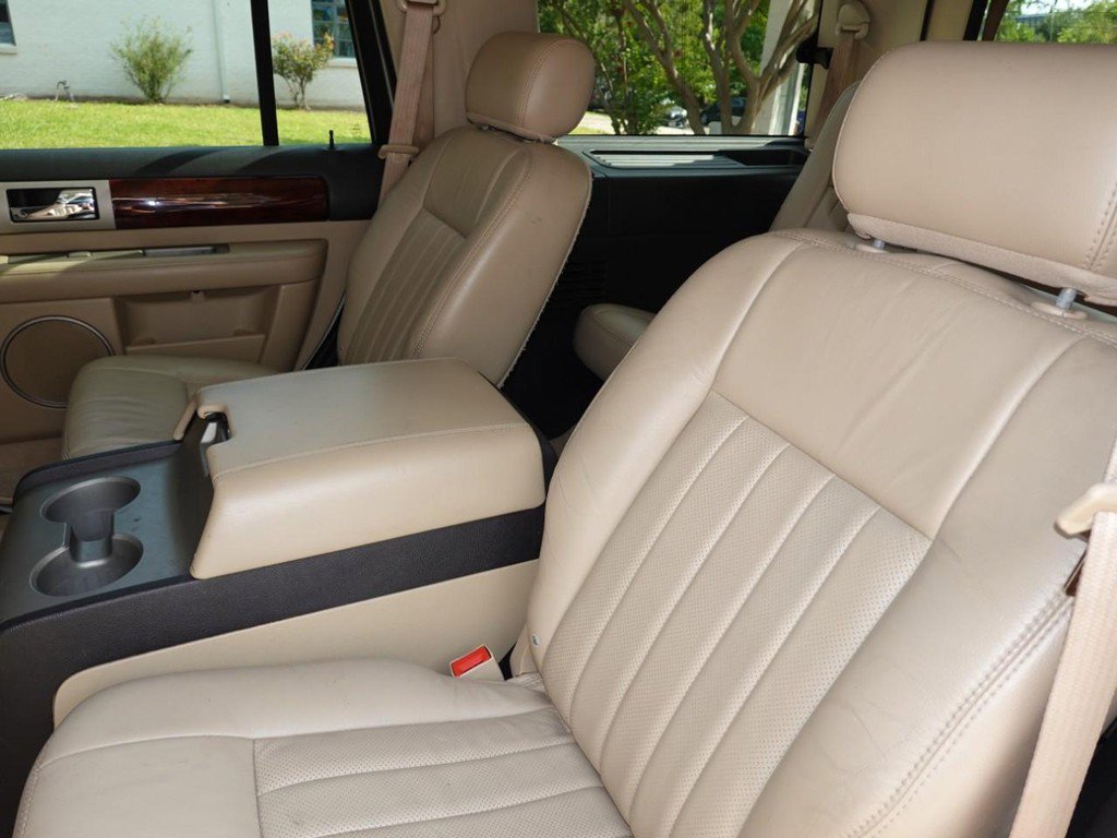 Used 2005 Lincoln Navigator Luxury image 19