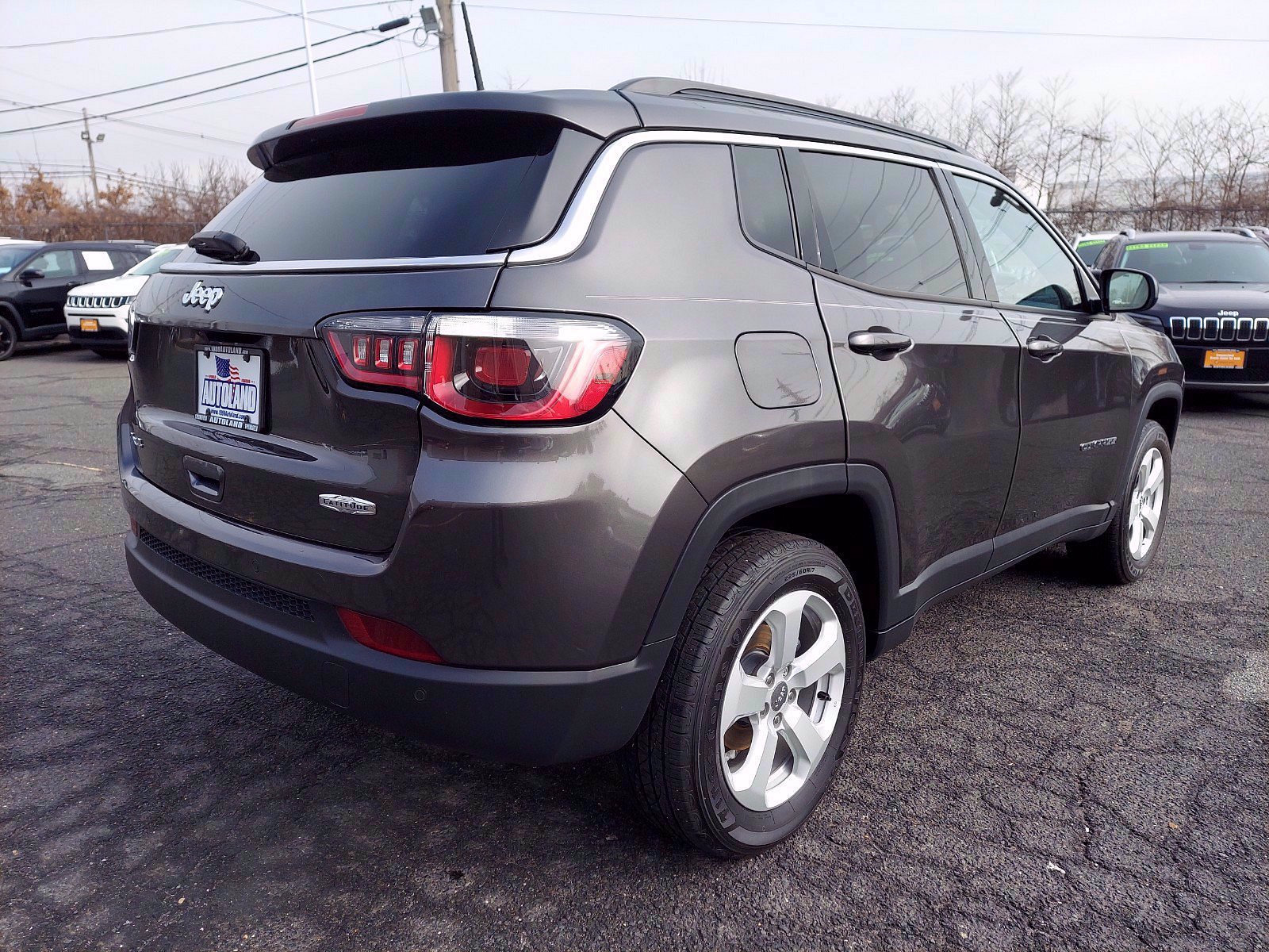 Used 2018 Jeep Compass Latitude w/ Safe & Security Group AWD/4WD image 6