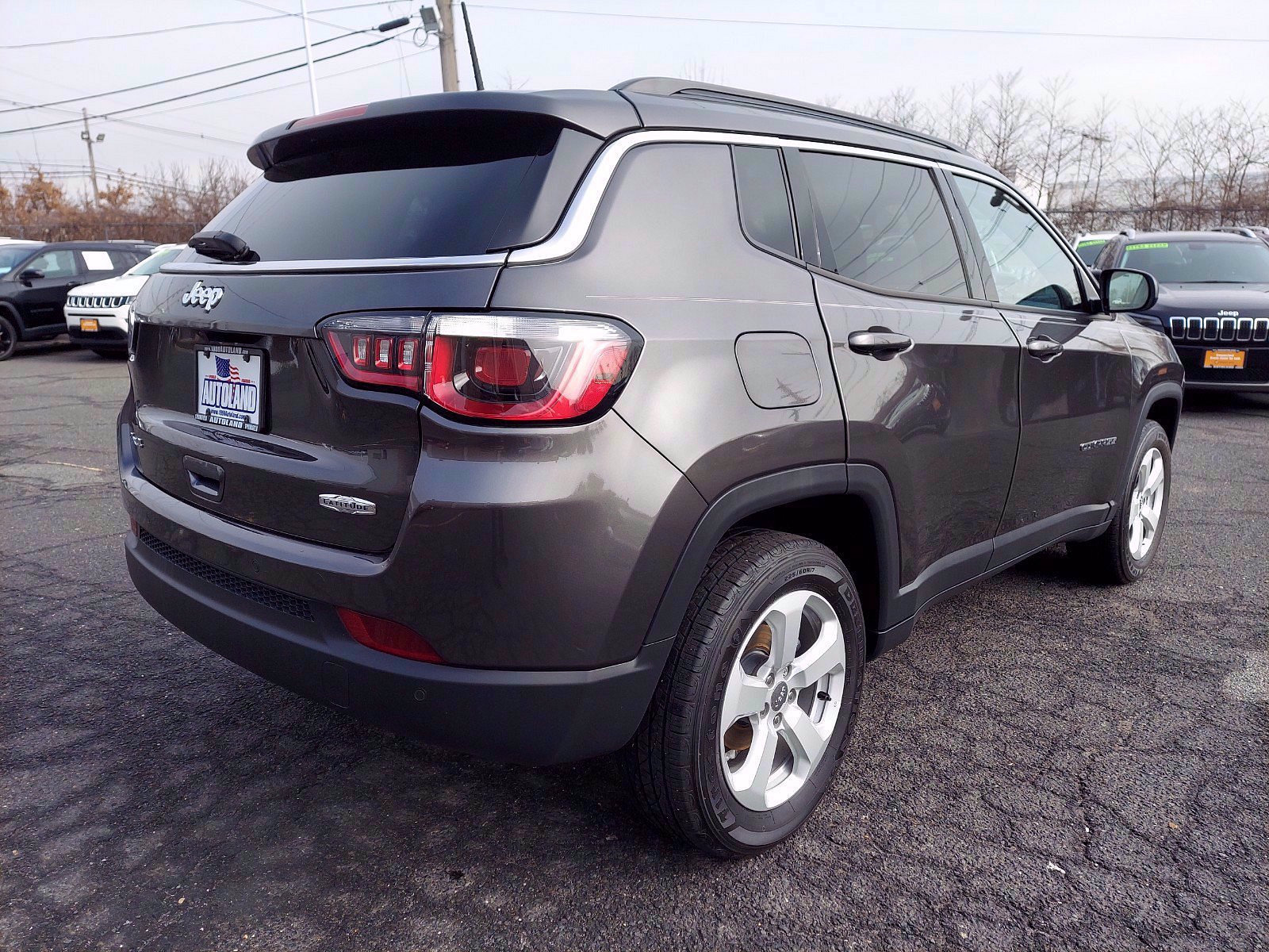 Used 2018 Jeep Compass Latitude w/ Safe & Security Group image 6