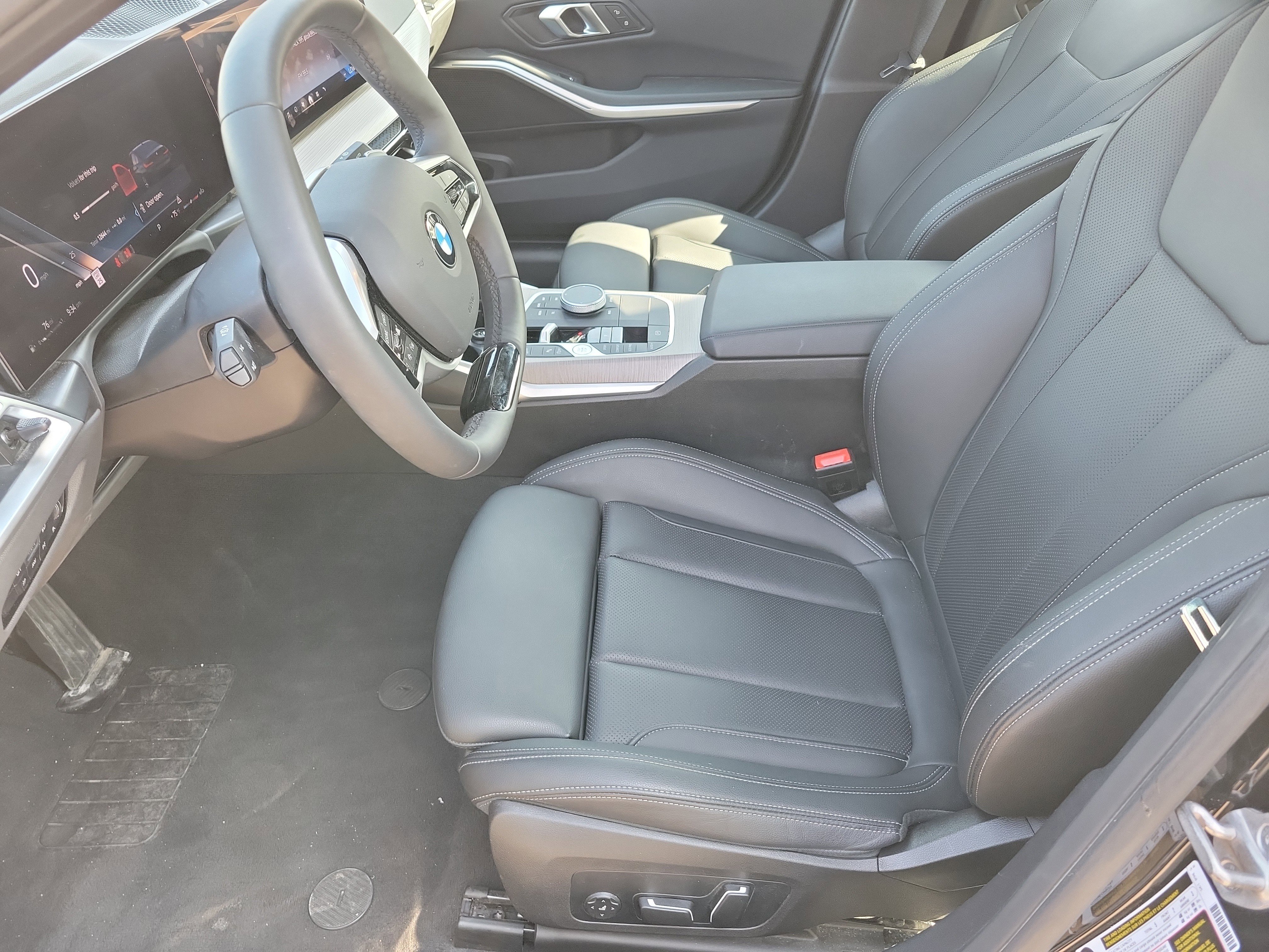 Used 2025 BMW 330i Sedan image 3