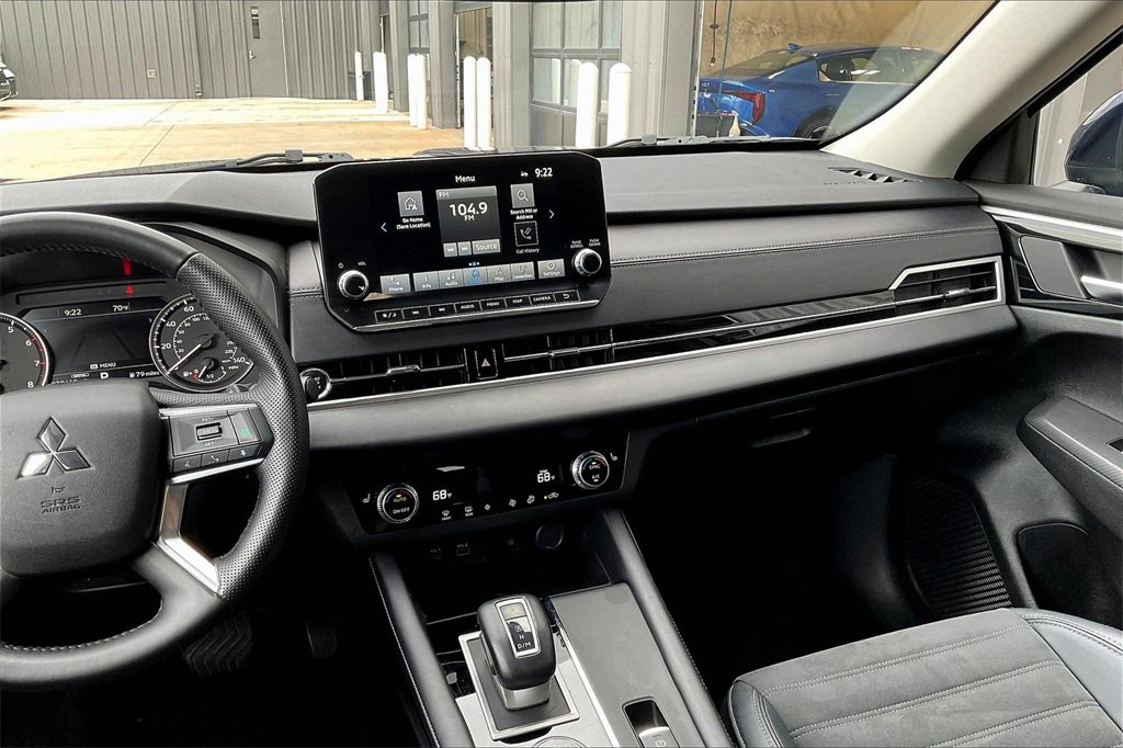 Used 2024 Mitsubishi Outlander SE Black Edition image 6