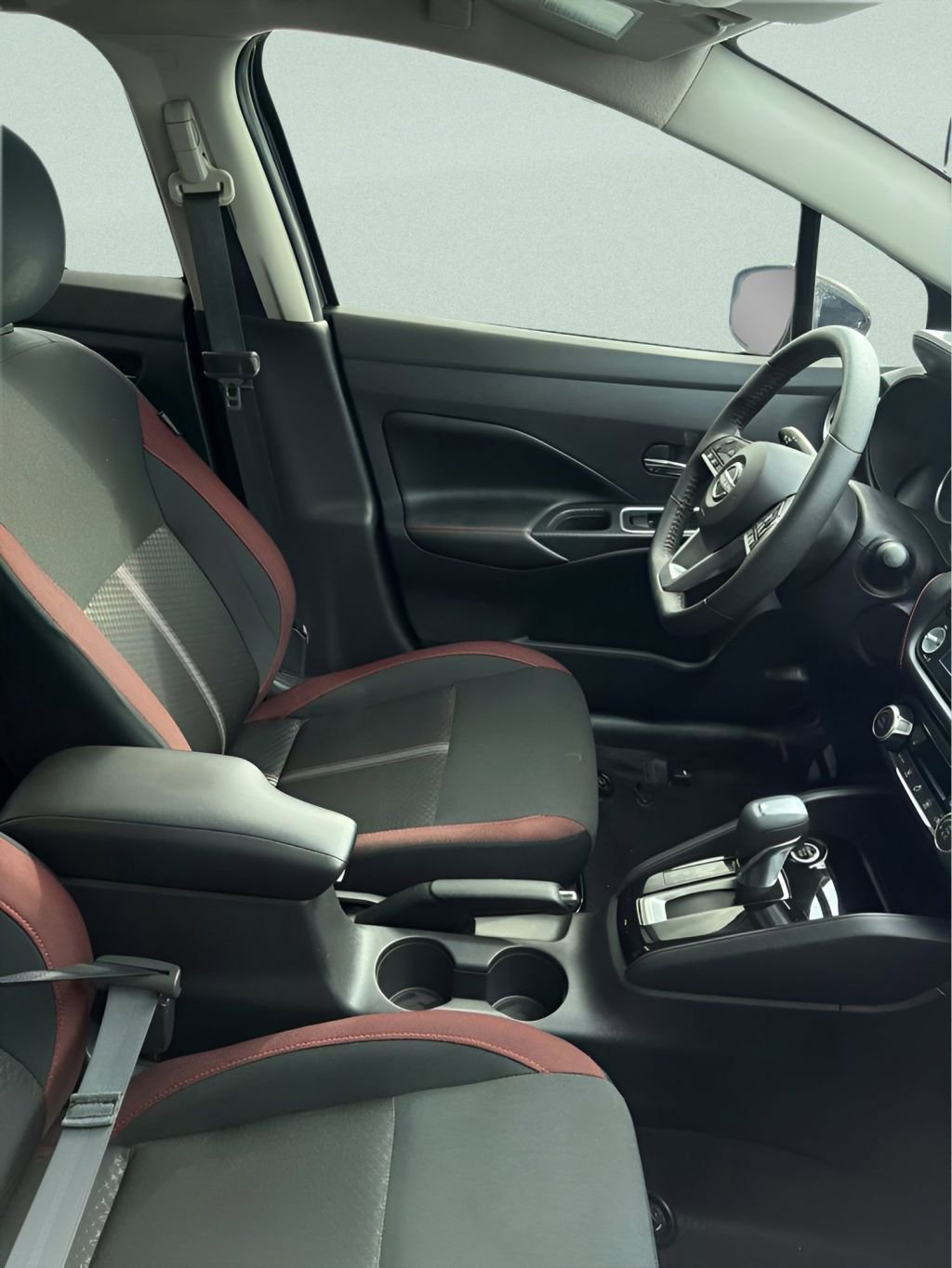 Used 2024 Nissan Versa SR w/ Trunk Package image 9