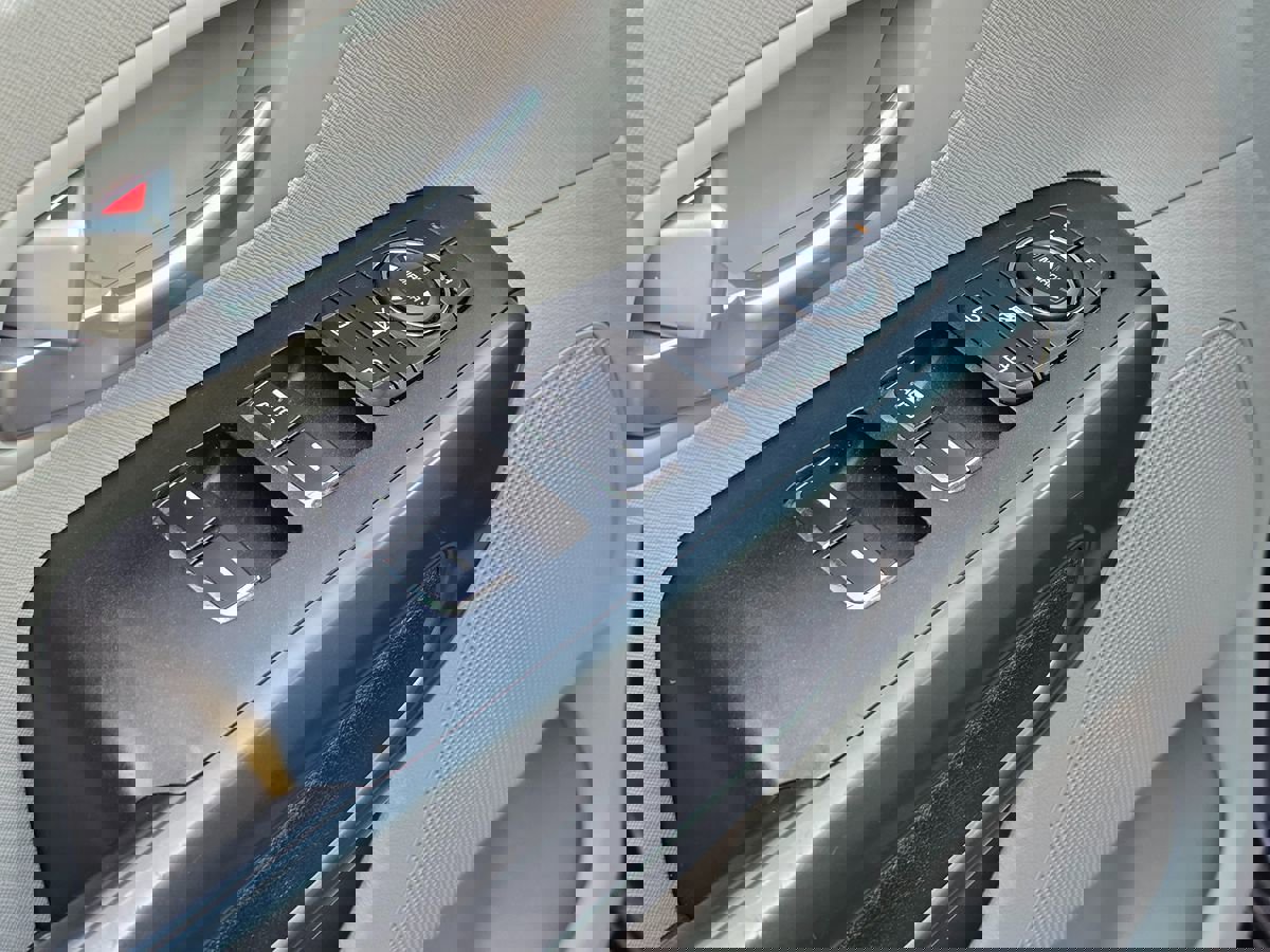 Used 2019 Kia Sedona LX image 30