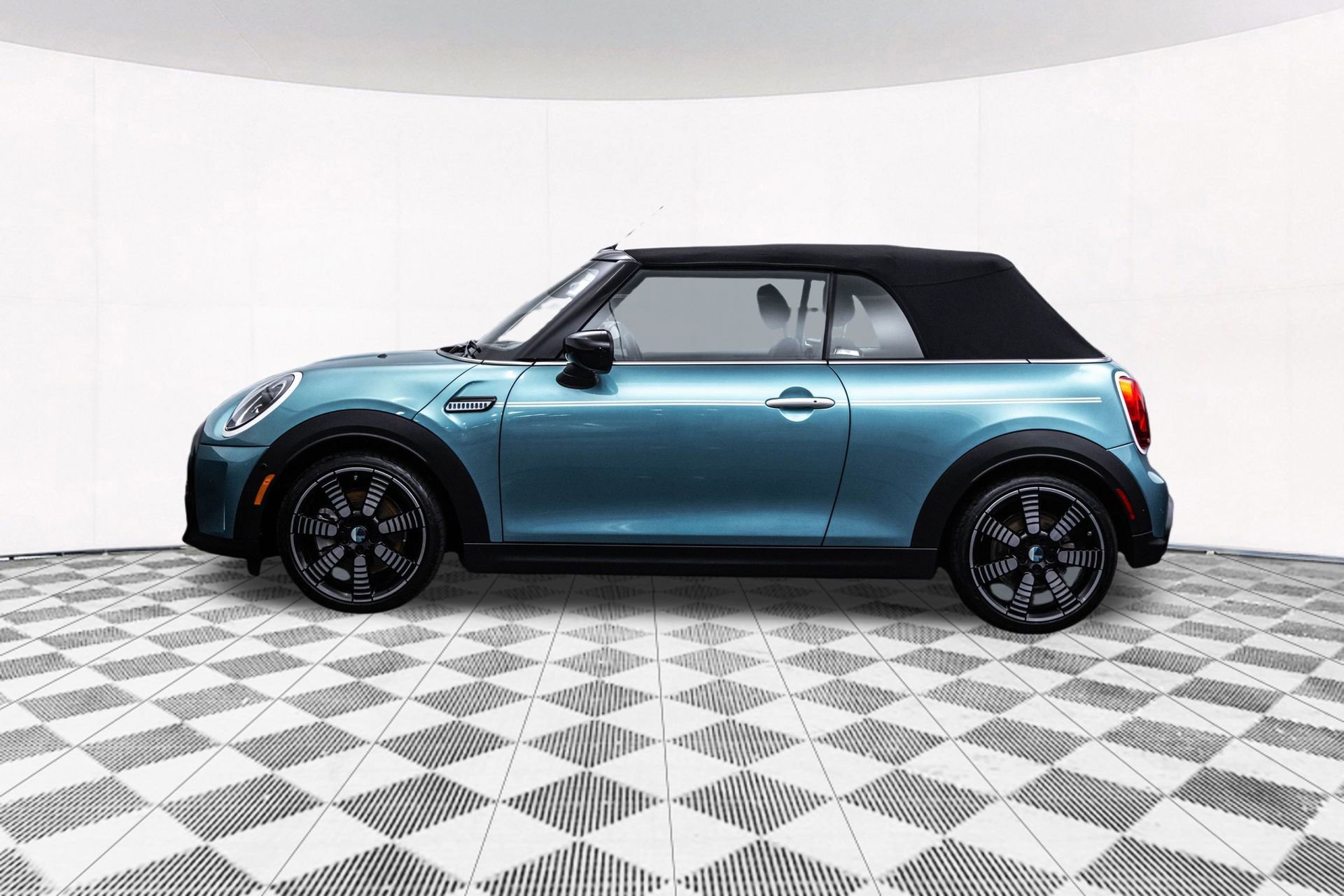 Used 2024 MINI Cooper S w/ Seaside Edition image 6