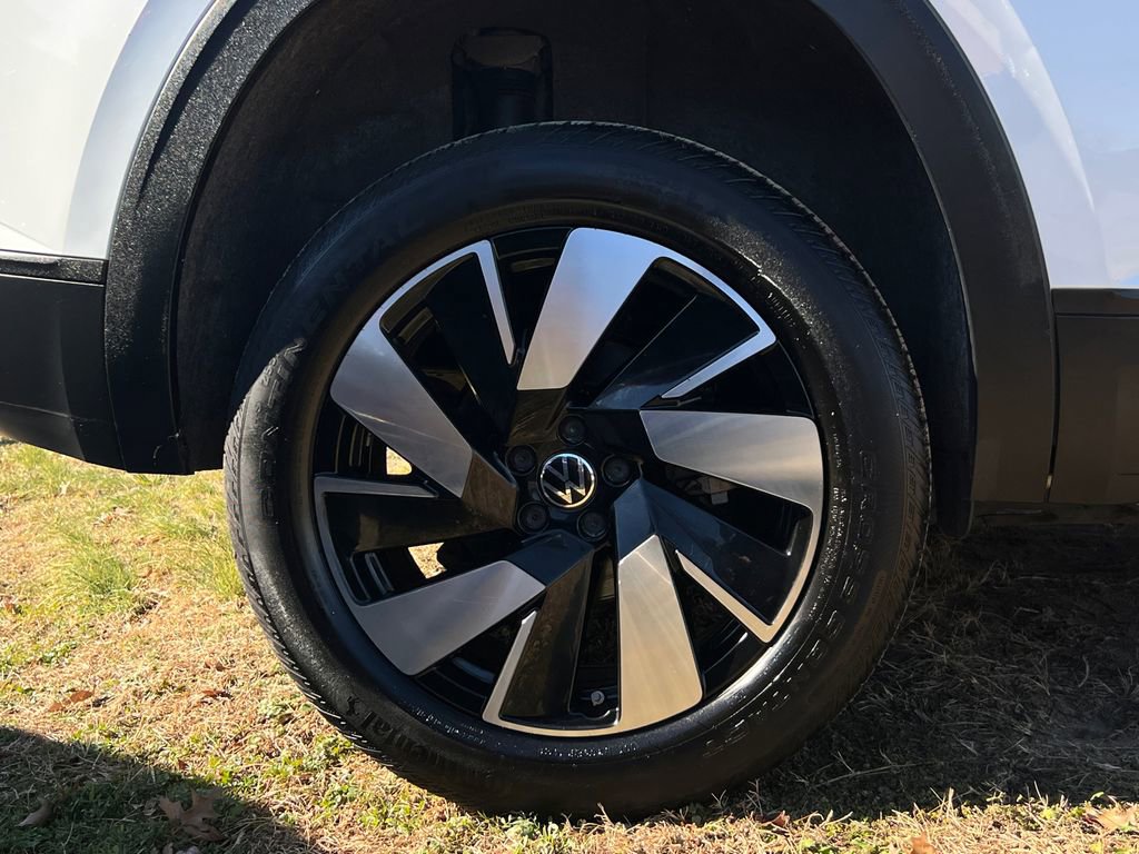 Used 2024 Volkswagen Atlas Cross Sport SE image 9