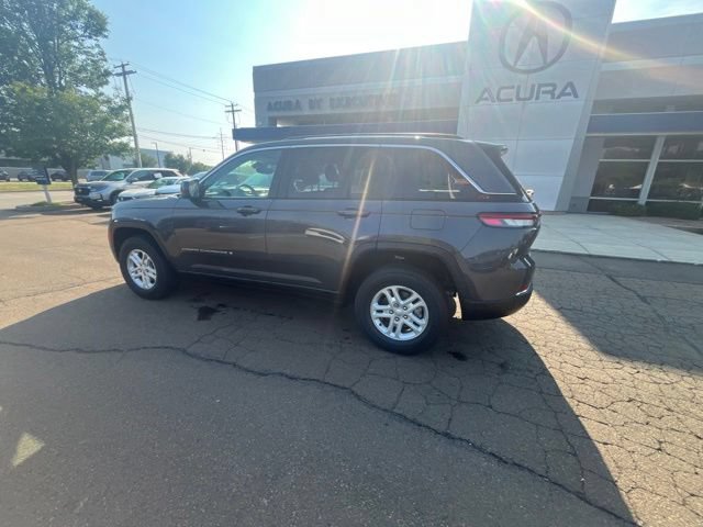 Used 2023 Jeep Grand Cherokee Laredo AWD/4WD image 6