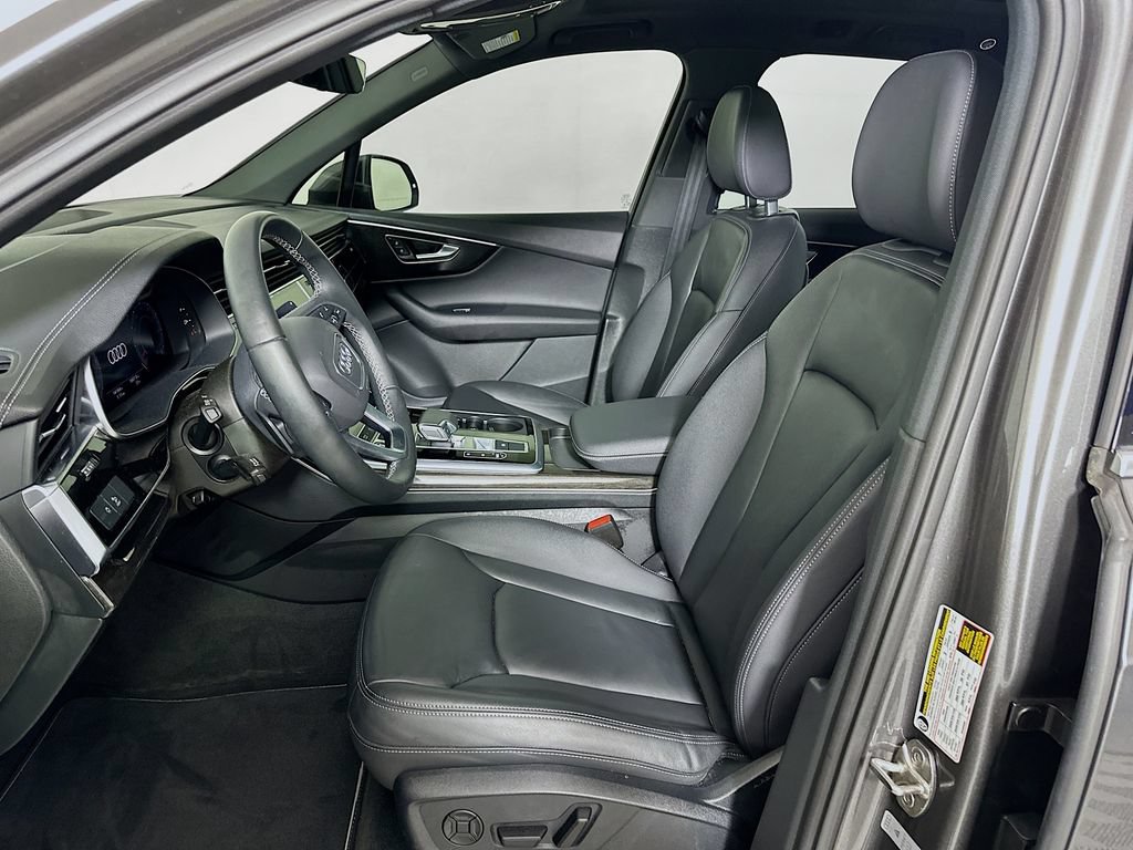 Used 2025 Audi Q7 2.0T Premium w/ Convenience Package AWD/4WD image 8