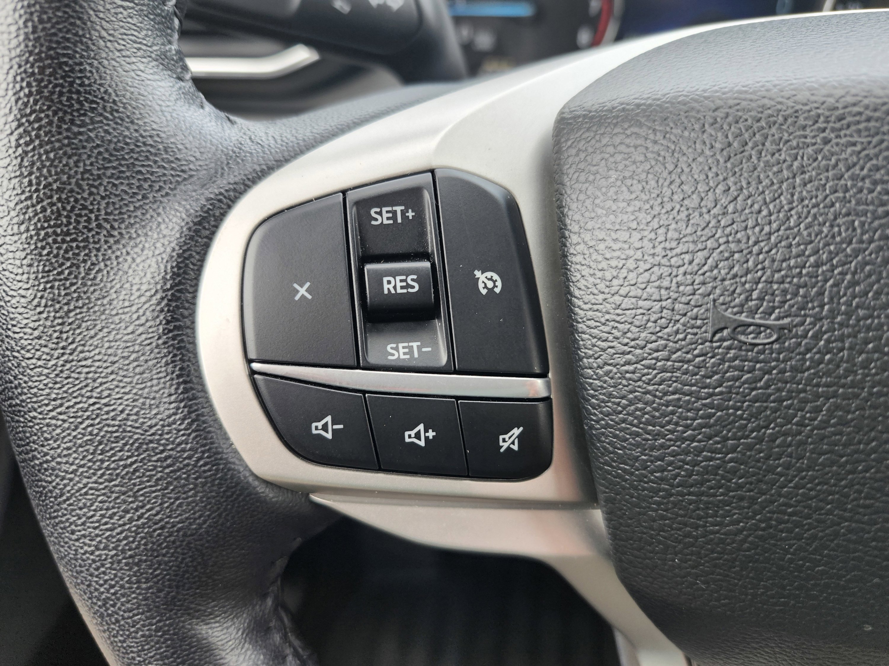 Used 2023 Ford Explorer XLT w/ Equipment Group 202A image 15