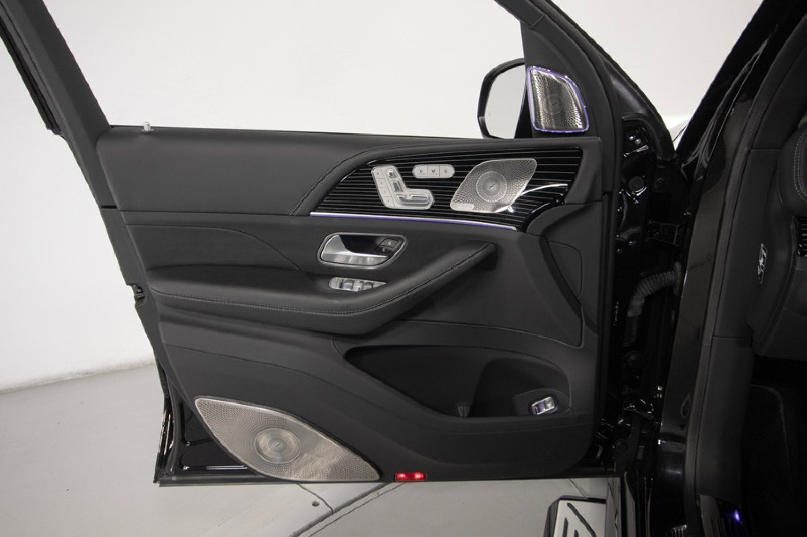 Used 2024 Mercedes-Benz Maybach GLS 600 4MATIC image 53