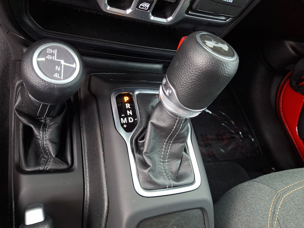 Used 2025 Jeep Wrangler Unlimited Sahara AWD/4WD image 27