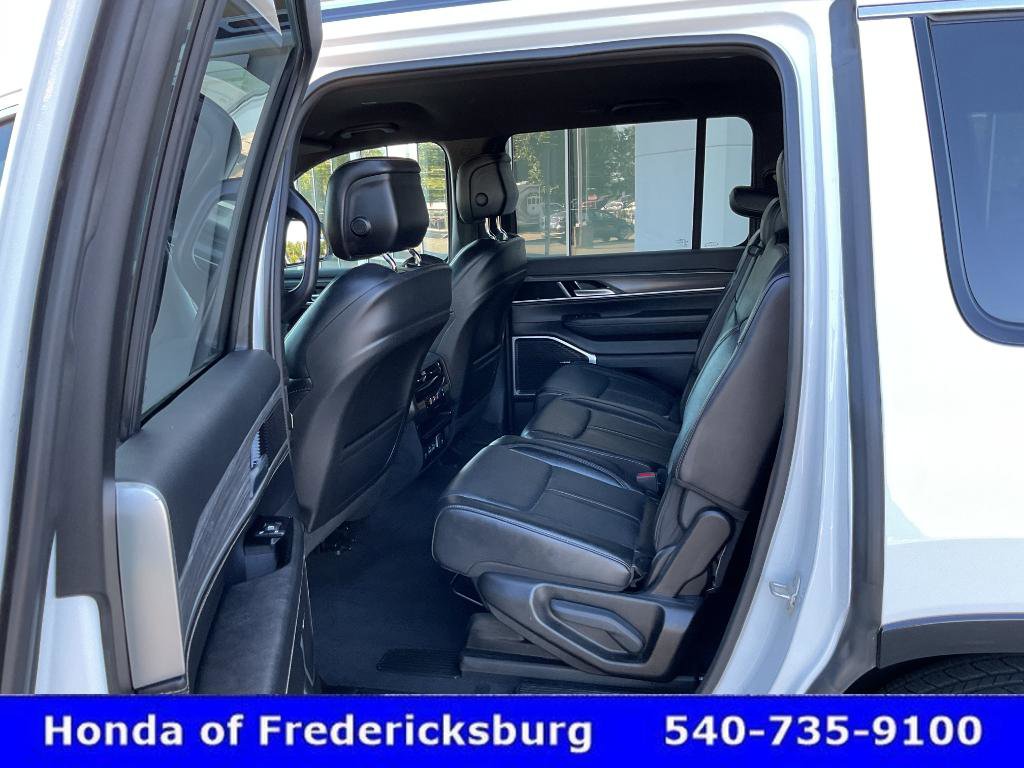 Used 2024 Jeep Wagoneer Series II w/ Flexible Seating Group AWD/4WD image 23
