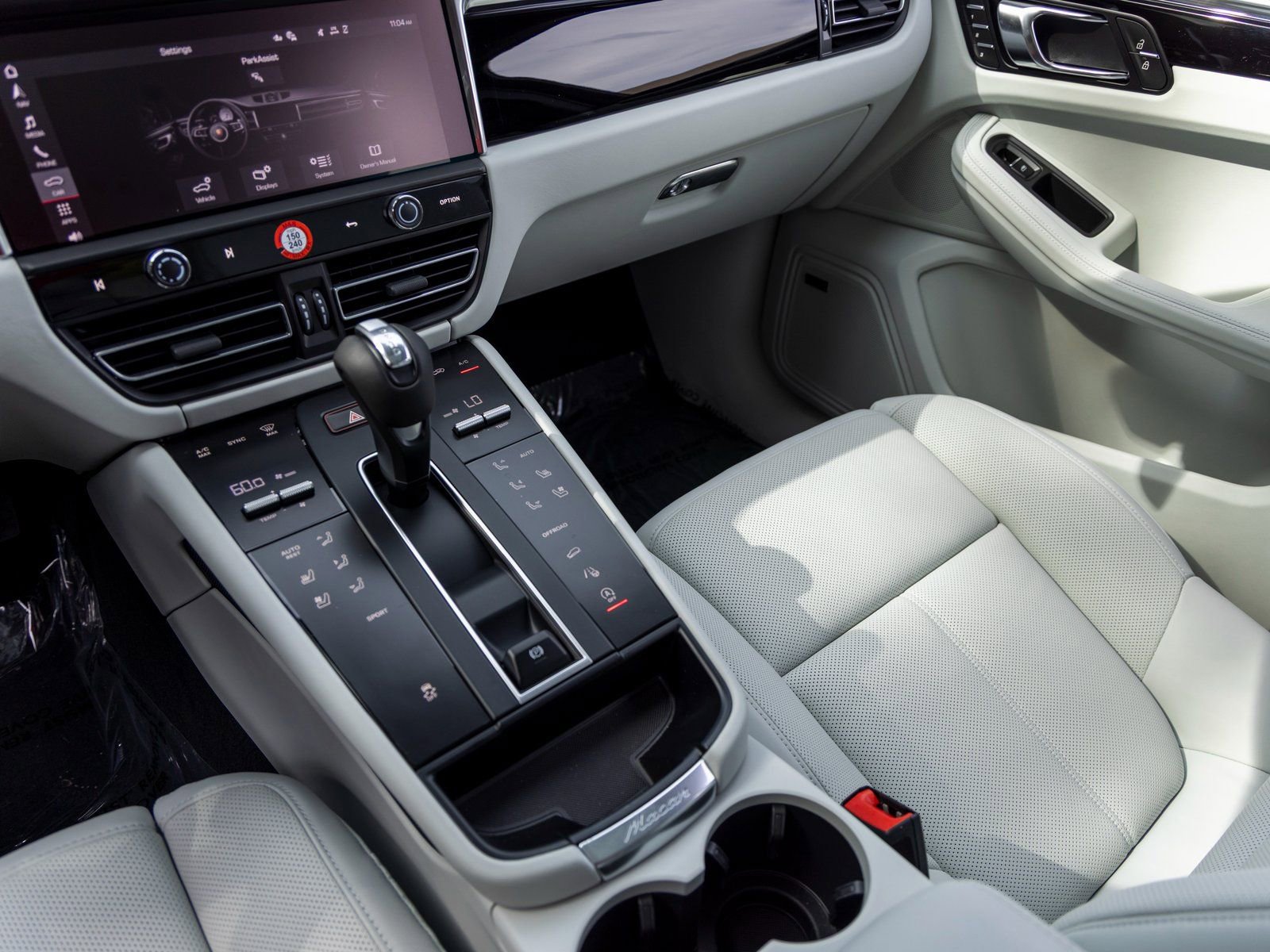 New 2025 Porsche Macan image 43