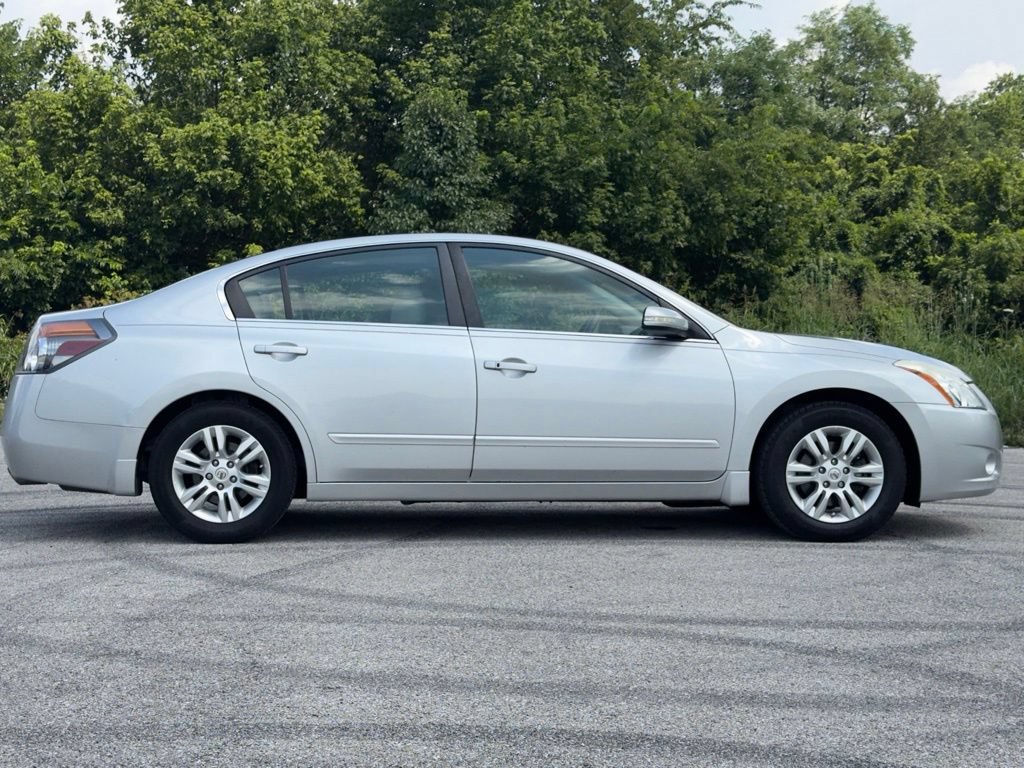 Used 2011 Nissan Altima 2.5 S w/ Convenience Pkg FWD image 3