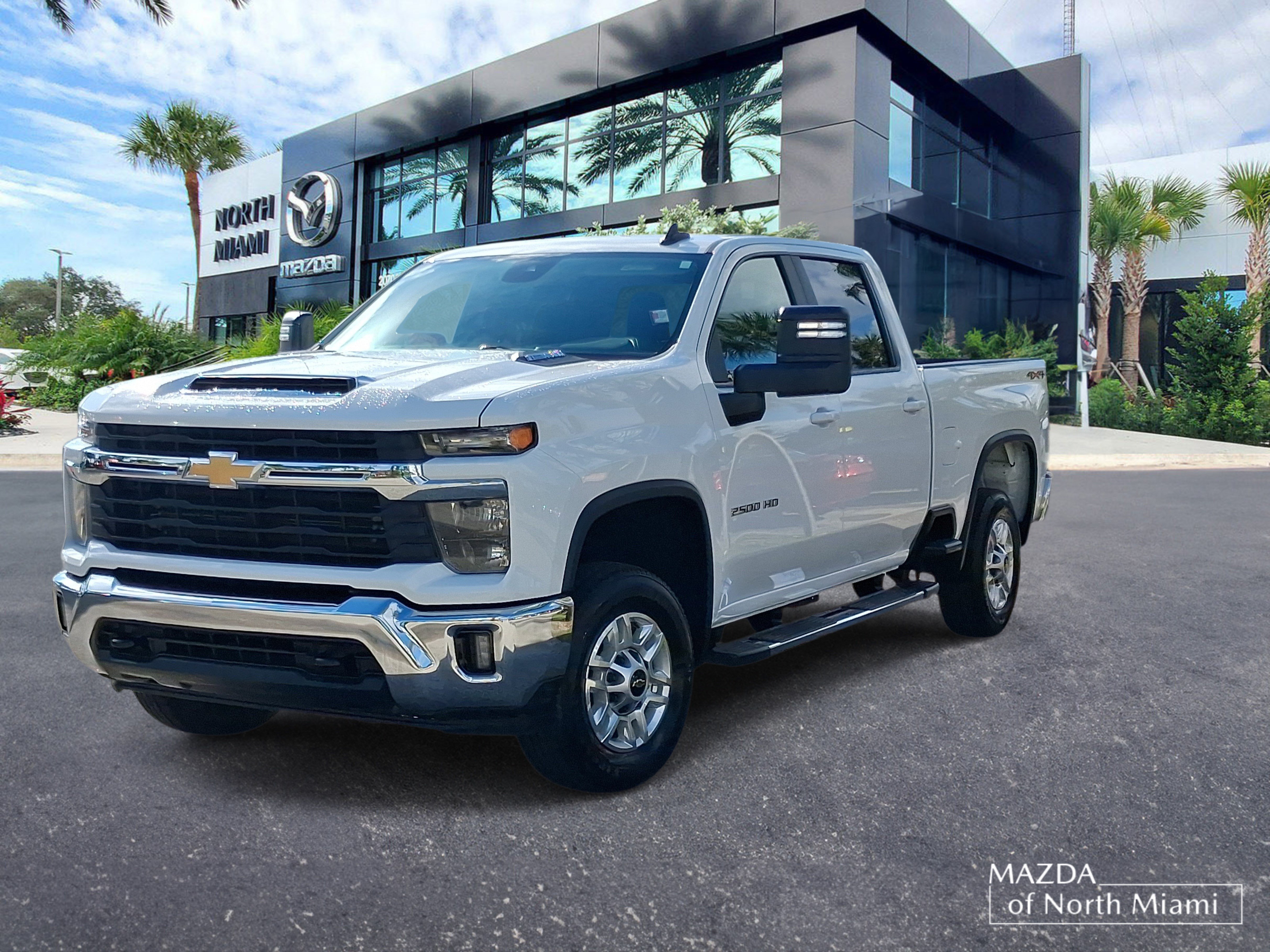 Used 2025 Chevrolet Silverado 2500 LT w/ Convenience Package AWD/4WD image 1