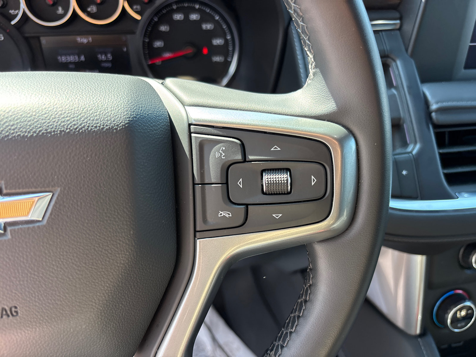 Used 2024 Chevrolet Suburban LS w/ Driver Alert Package AWD/4WD image 18