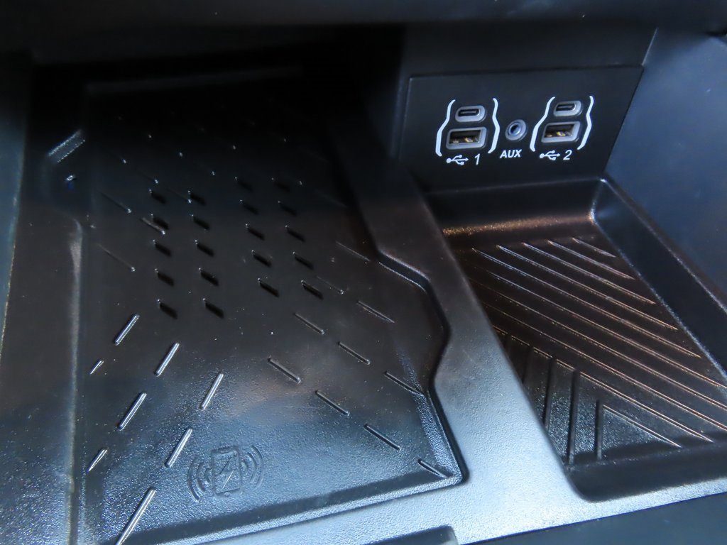 Certified 2025 Chrysler Pacifica Limited image 10