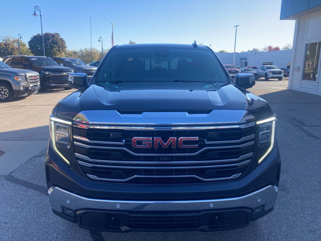 Used 2022 GMC Sierra 1500 SLT w/ SLT Premium Plus Package AWD/4WD image 2