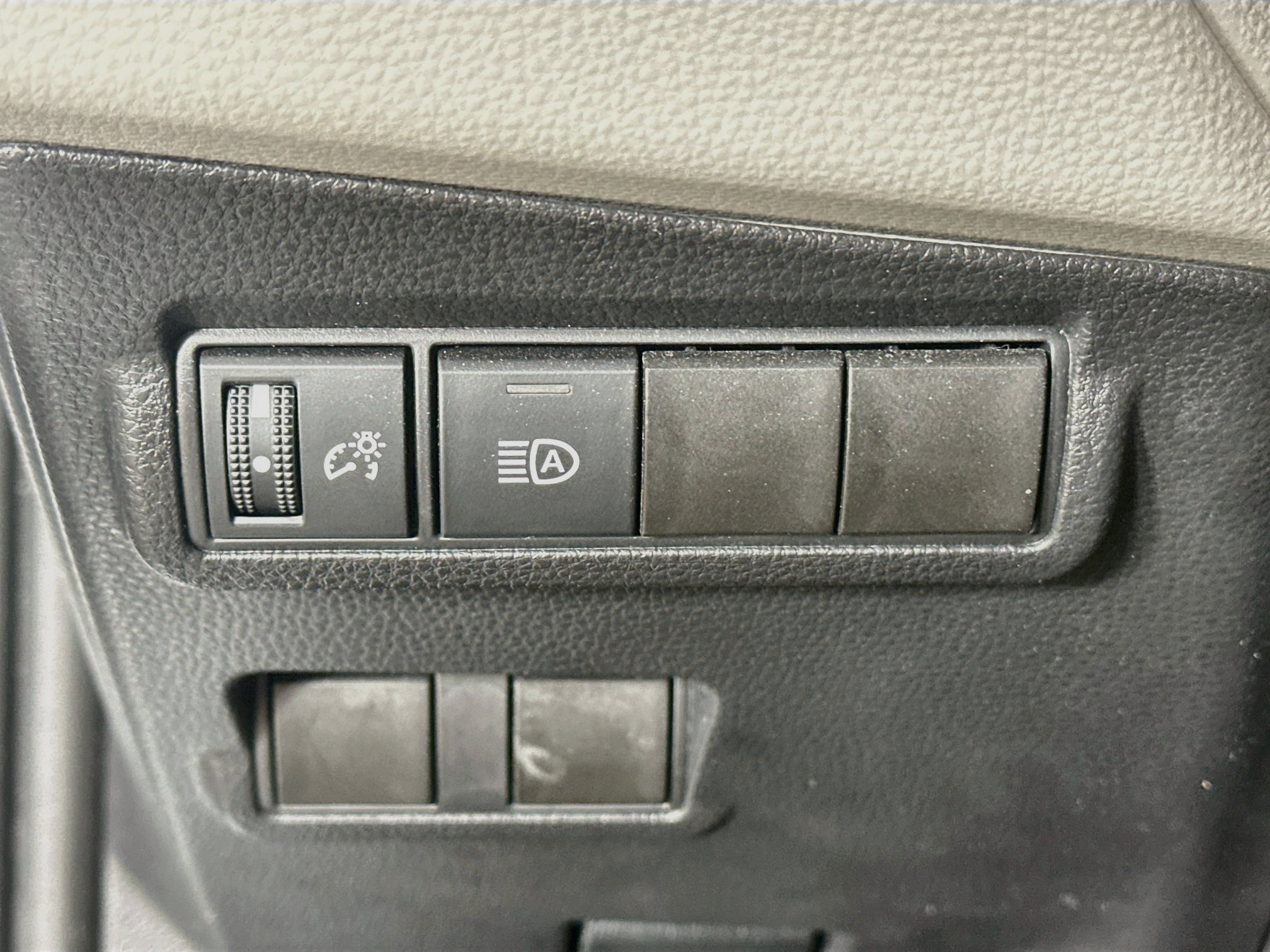 Used 2025 Toyota Corolla Cross L FWD image 17