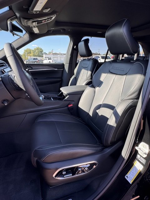 New 2025 Jeep Grand Cherokee Overland w/ Luxury Tech Group IV image 10