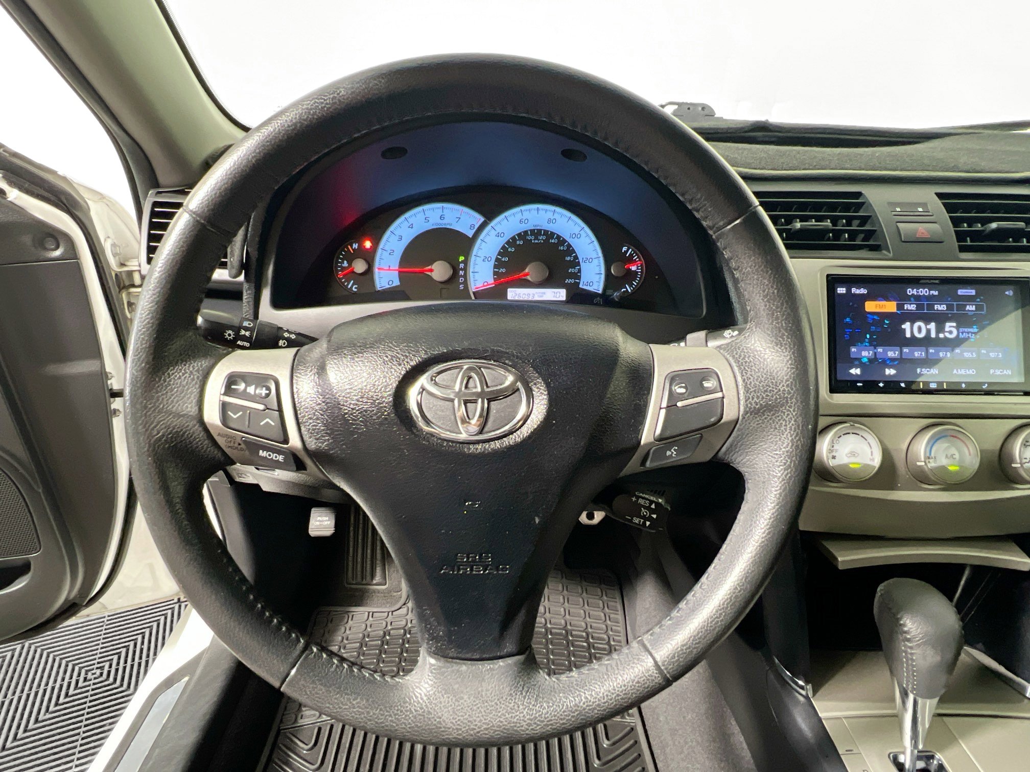 Used 2010 Toyota Camry SE image 17