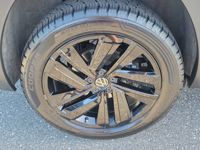 Certified 2023 Volkswagen Atlas Cross Sport SE w/ Black Wheel Package FWD image 5