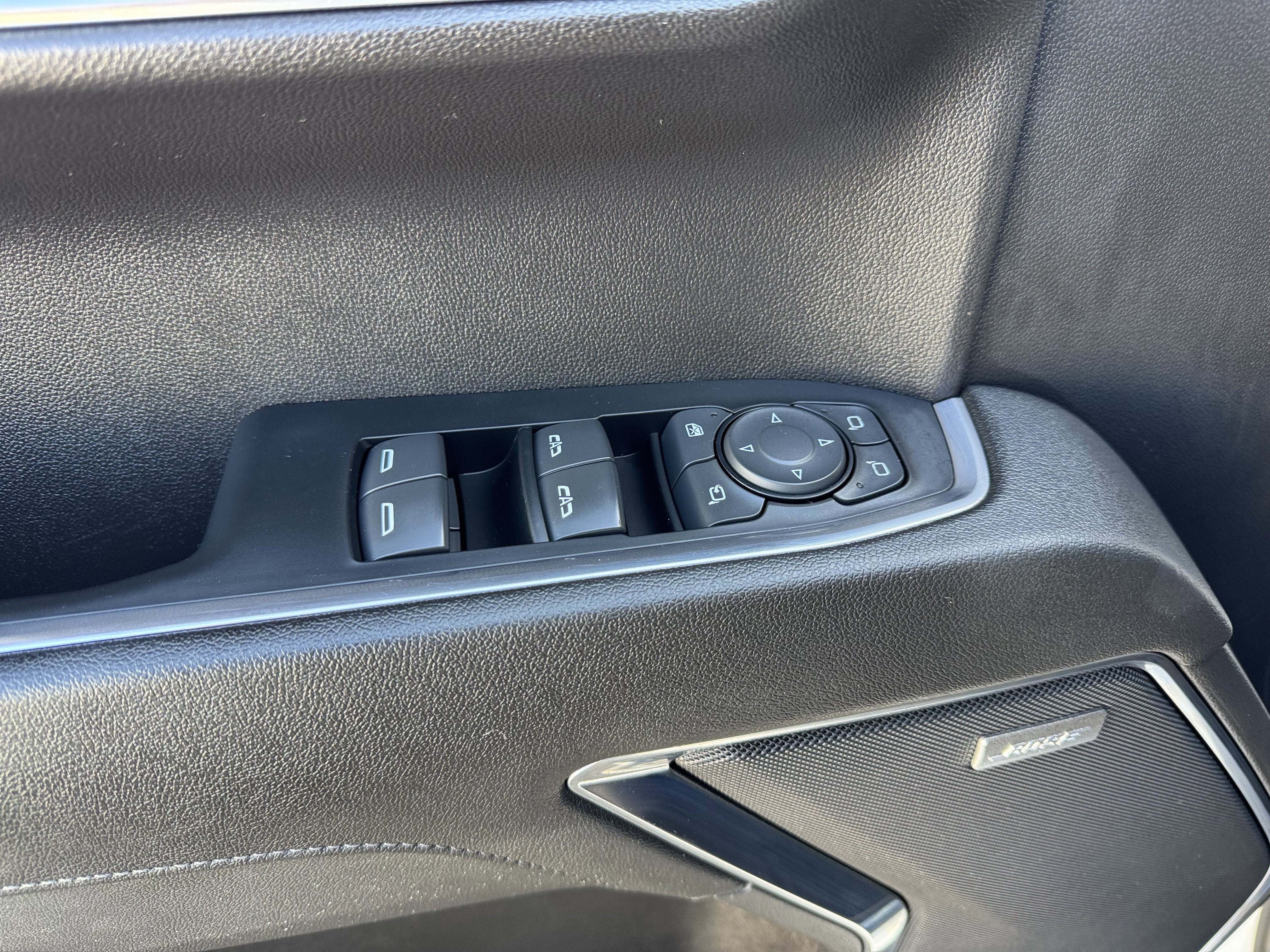 Used 2023 Chevrolet Silverado 1500 LTZ w/ Technology Package AWD/4WD image 12