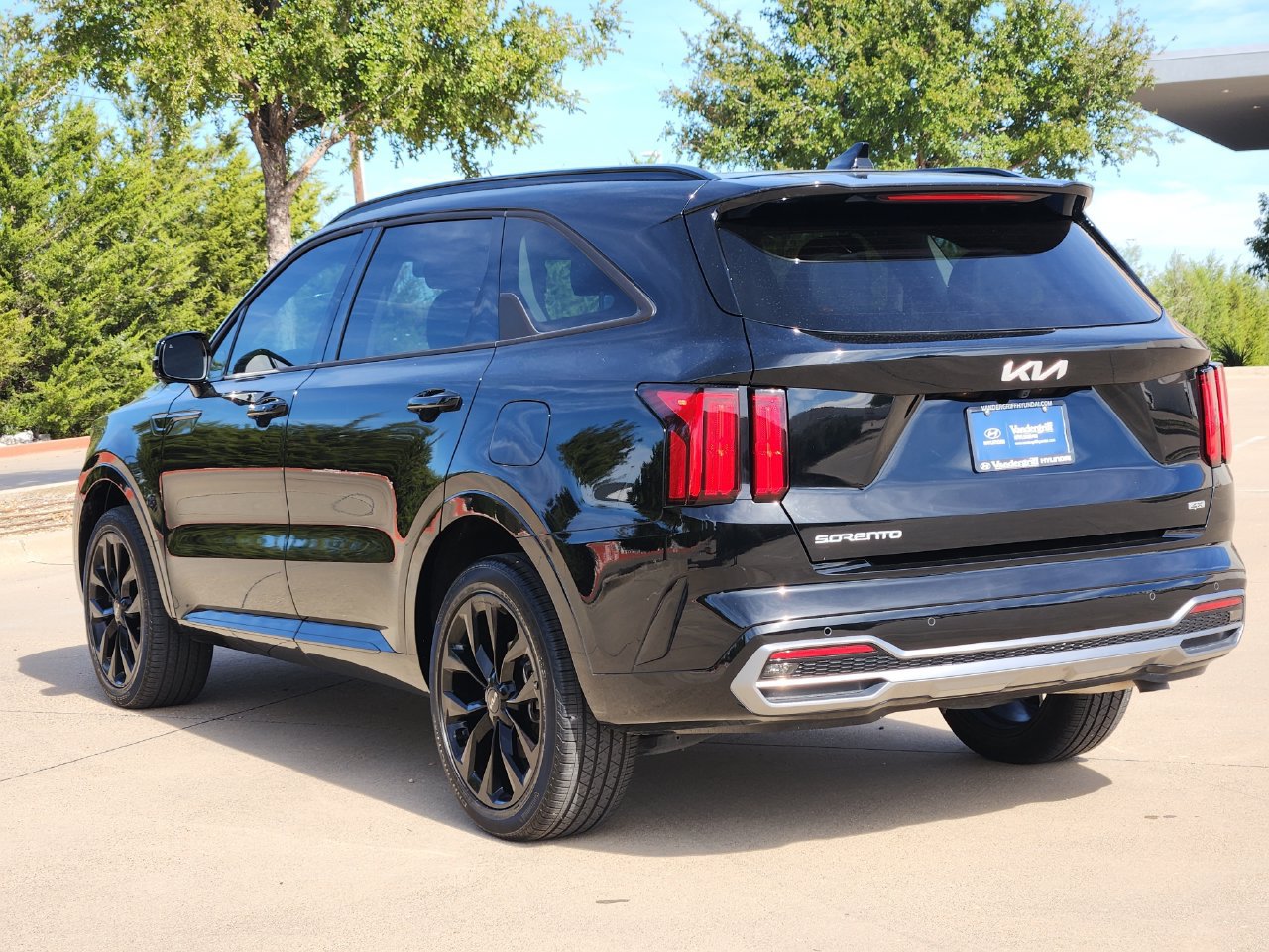 Used 2023 Kia Sorento SX AWD/4WD image 3