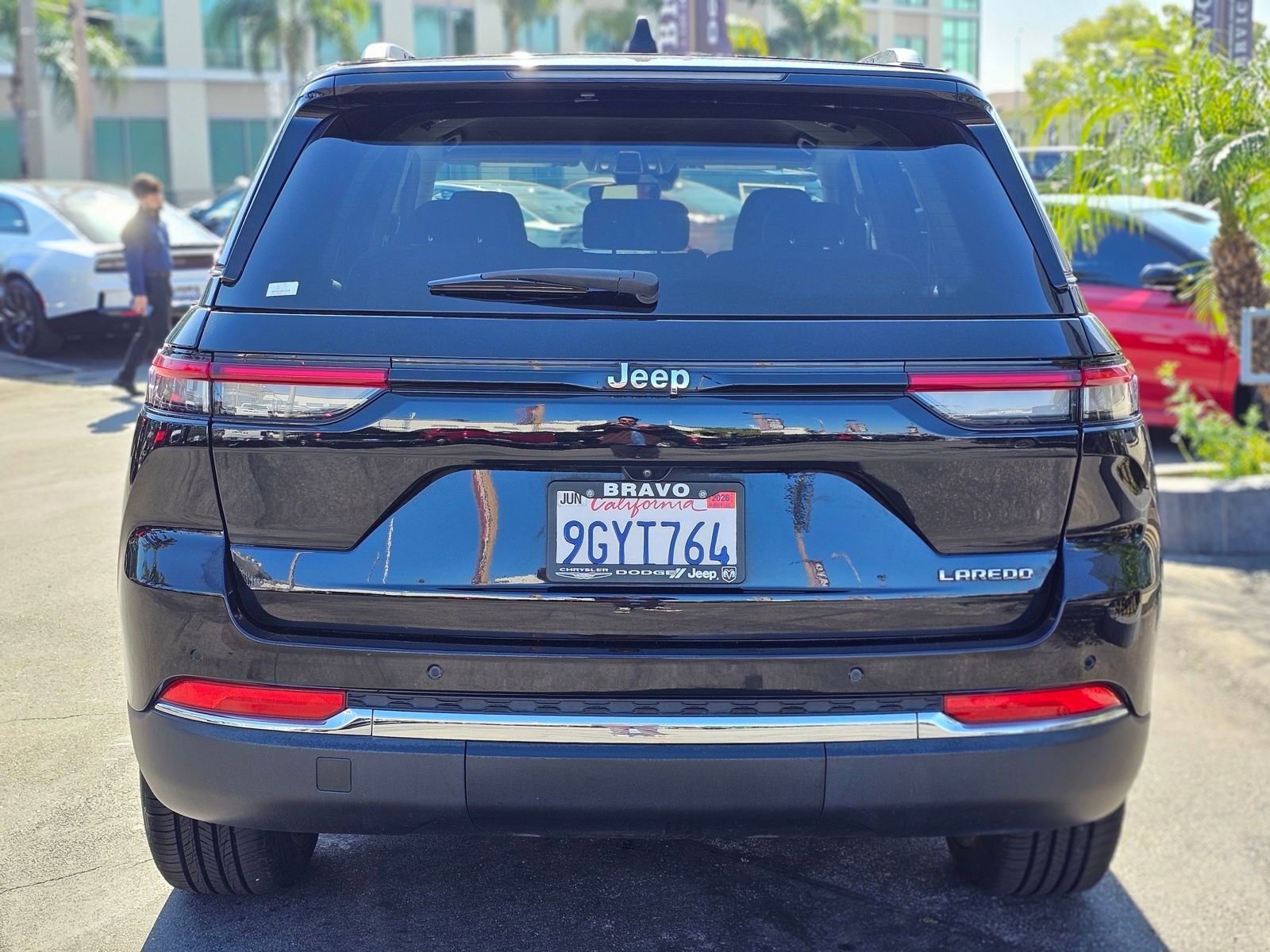 Used 2023 Jeep Grand Cherokee Laredo image 6