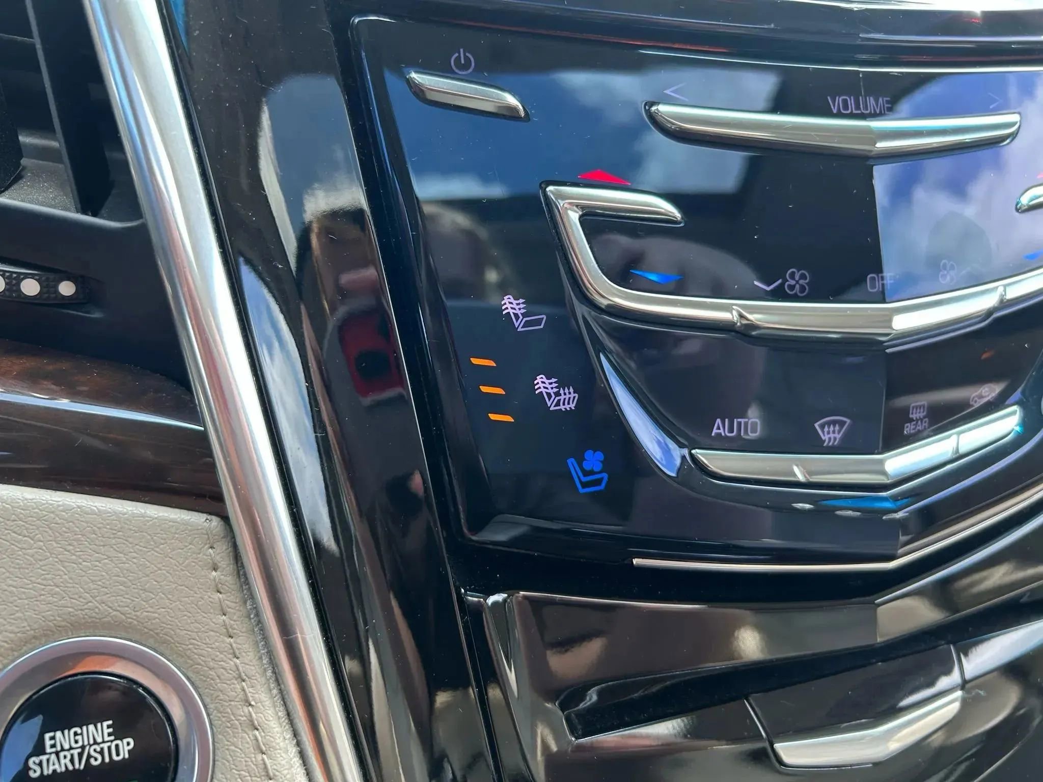 Used 2017 Cadillac Escalade ESV Premium Luxury image 26