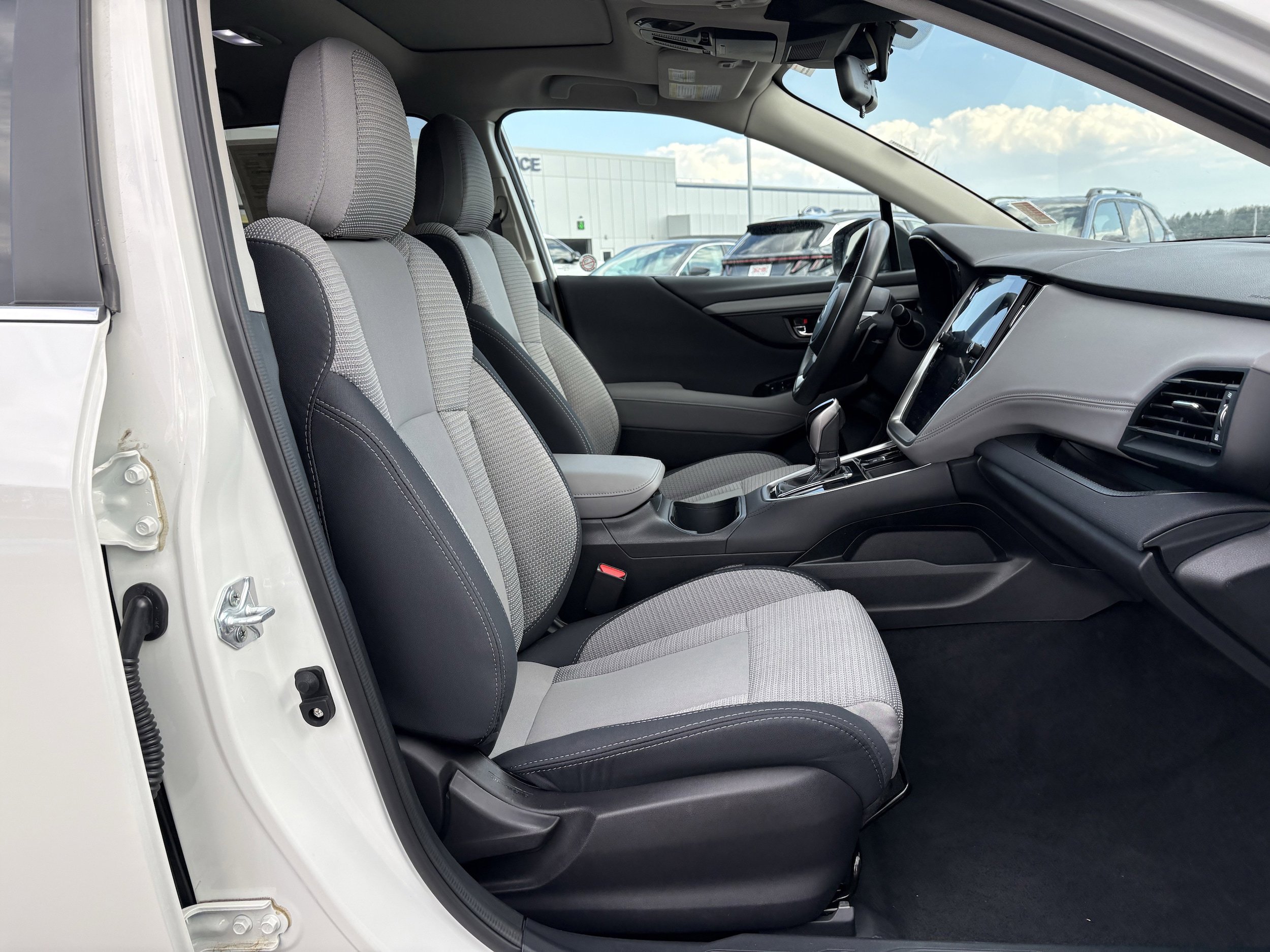 Used 2025 Subaru Outback Premium image 29