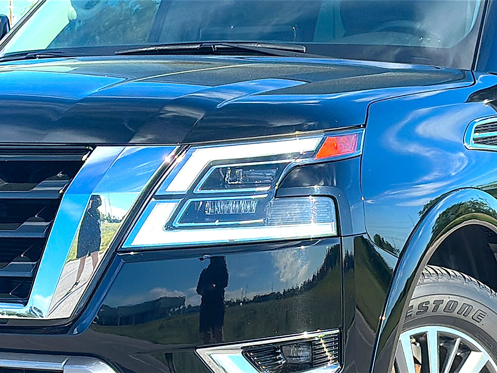 Used 2023 Nissan Armada SL w/ Captain's Chairs Package image 4