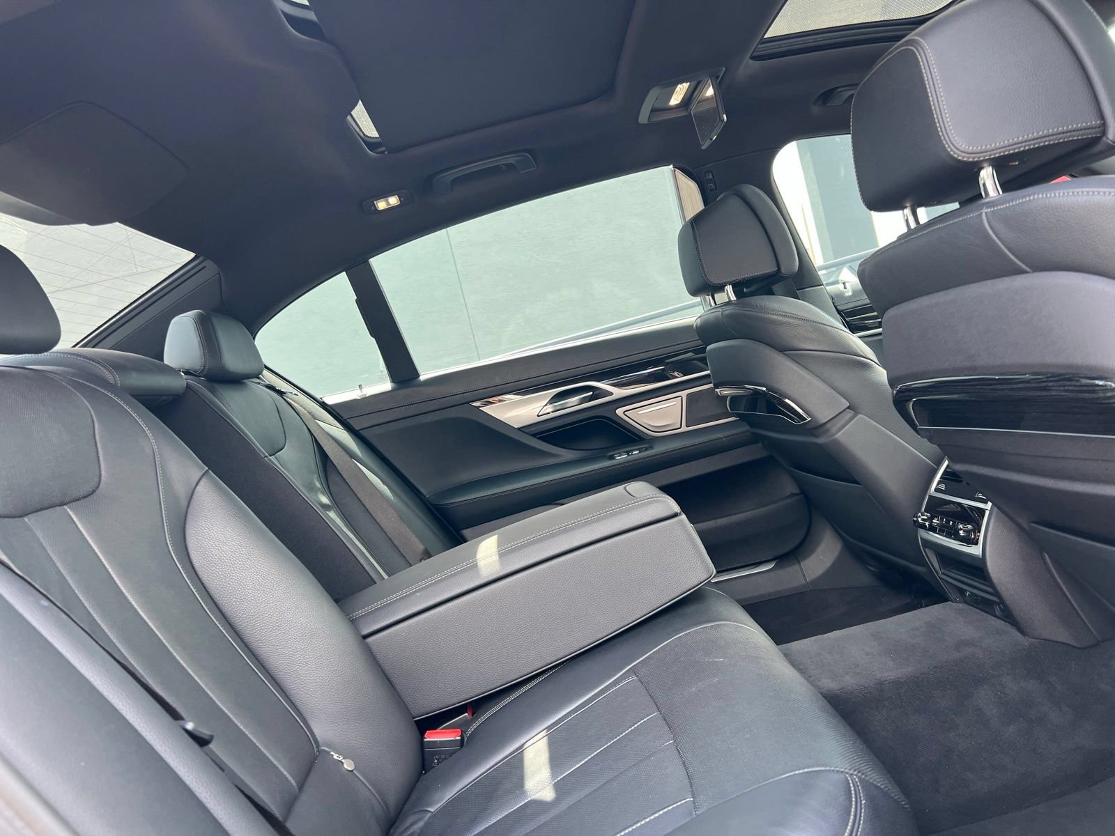 Used 2018 BMW 740e xDrive w/ M Sport Package AWD/4WD image 56