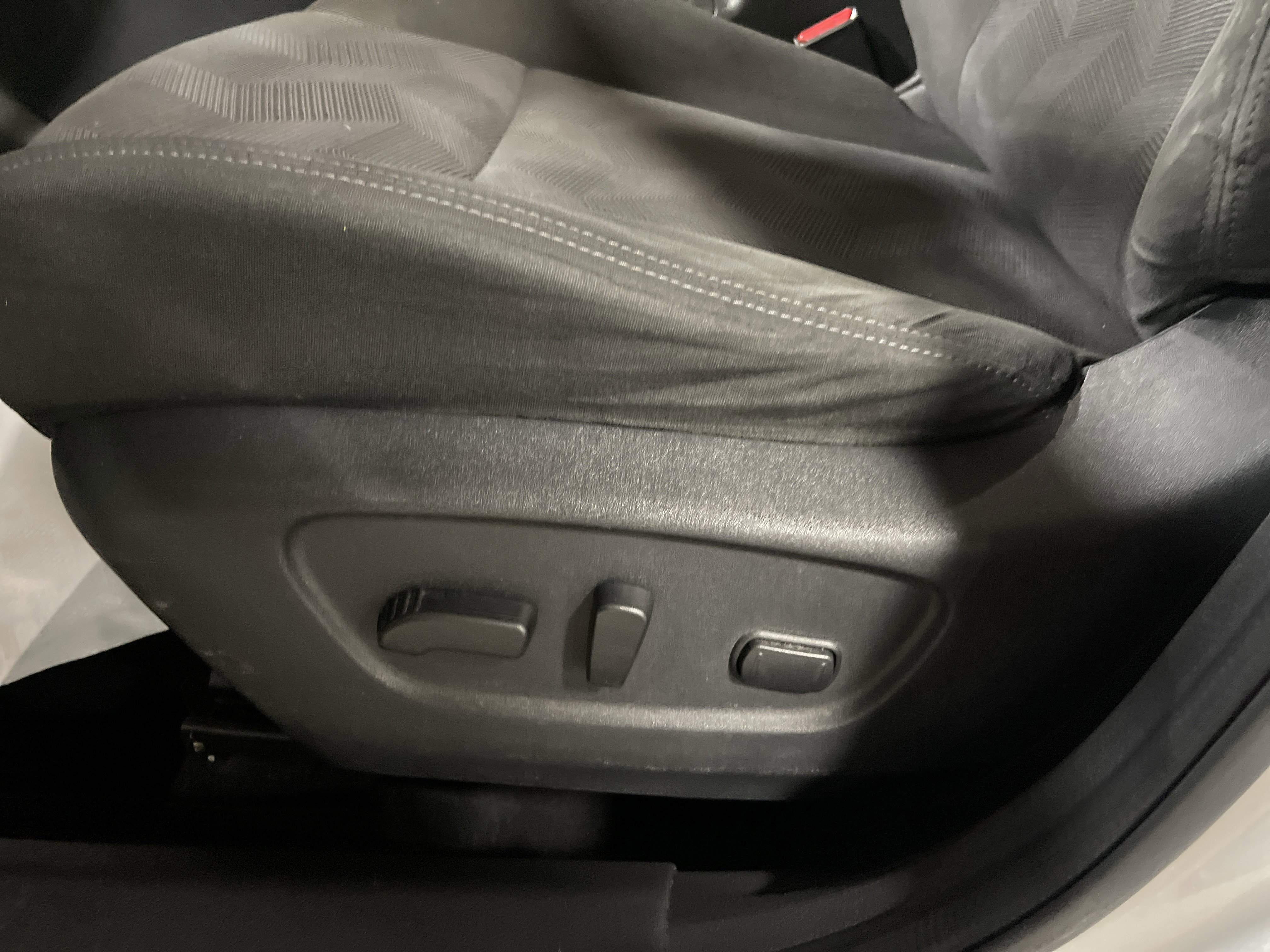 Used 2016 Nissan Rogue SV image 9