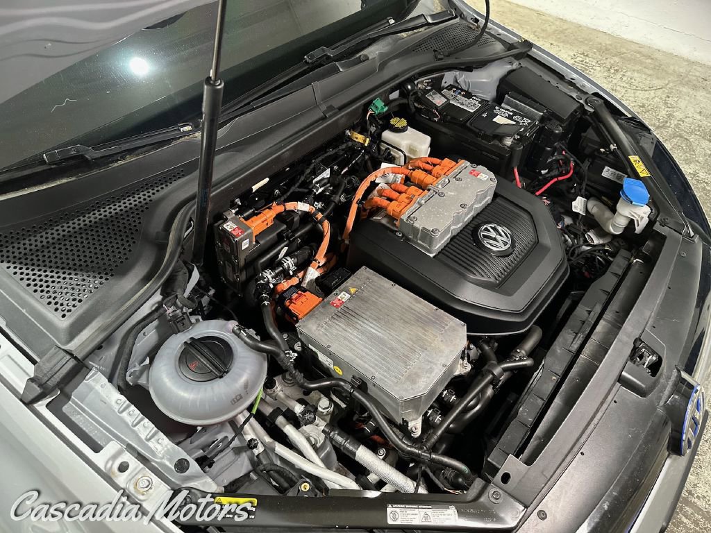 Used 2016 Volkswagen e-Golf SEL Premium image 34