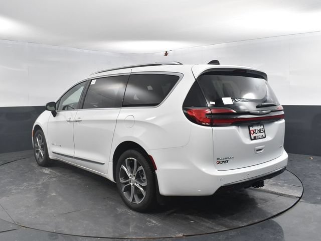 New 2026 Chrysler Pacifica Pinnacle w/ Trailer Tow Group AWD/4WD image 7