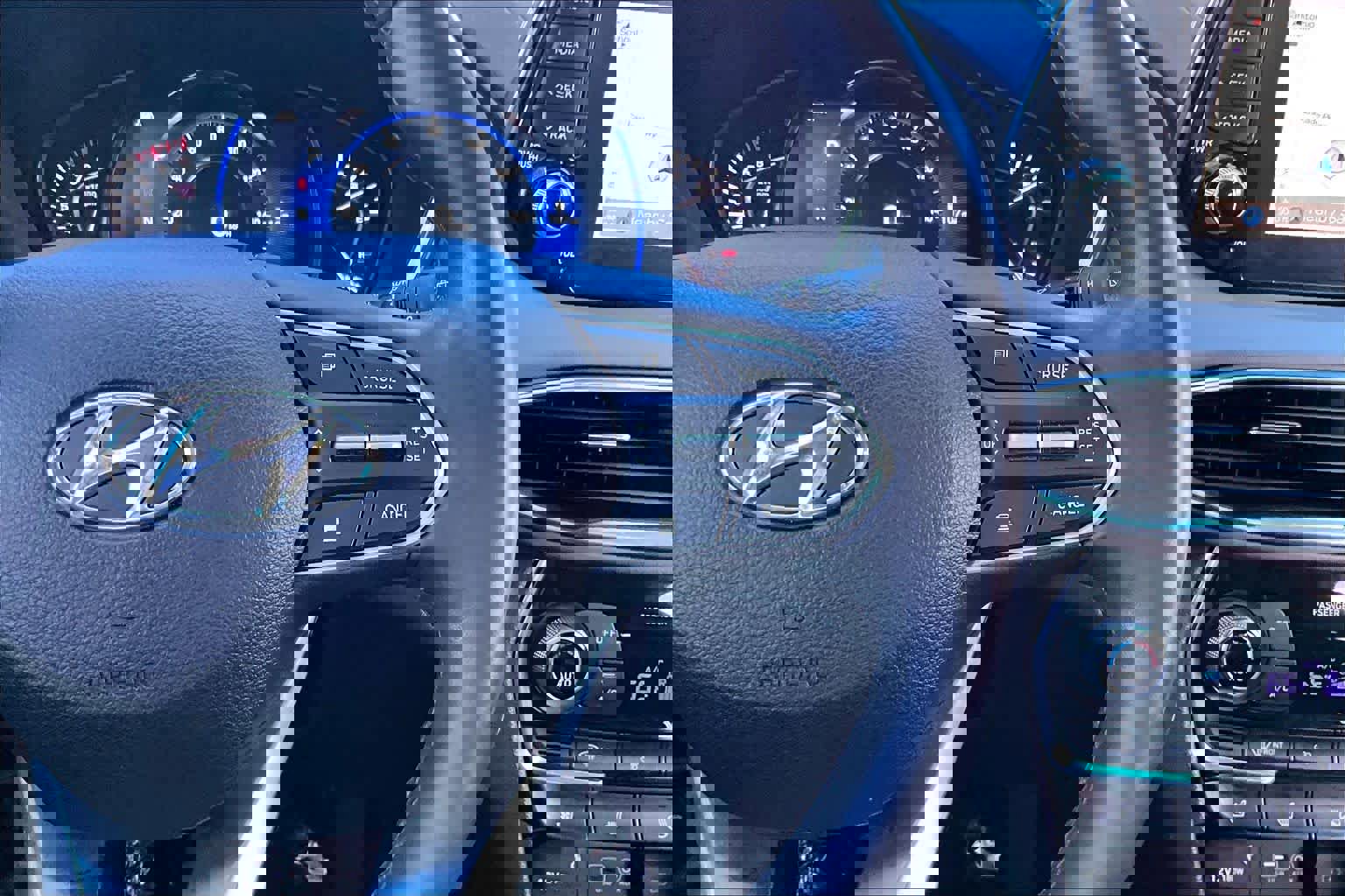 Used 2020 Hyundai Santa Fe Limited image 25