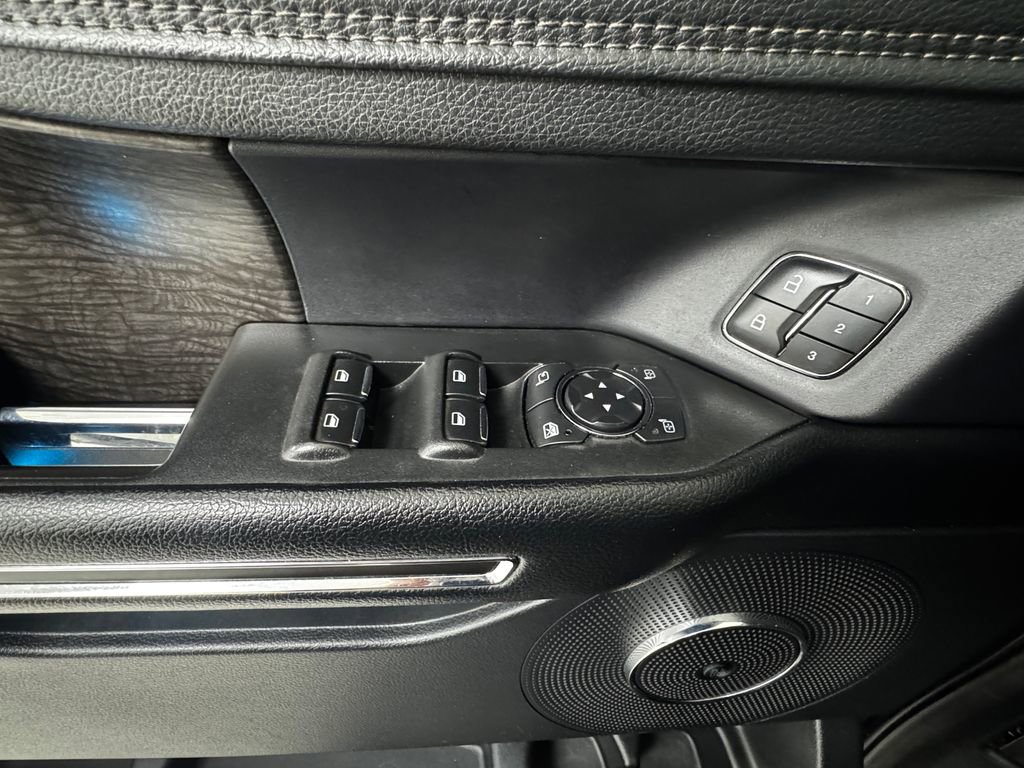 Used 2021 Ford Expedition Max Limited image 27