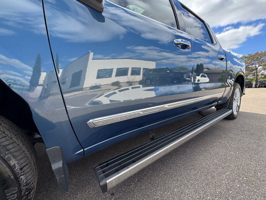 Used 2024 Chevrolet Silverado 1500 High Country w/ High Country Premium Package AWD/4WD image 17