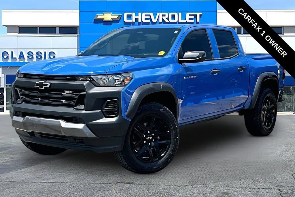 Used 2025 Chevrolet Colorado Trail Boss AWD/4WD image 2