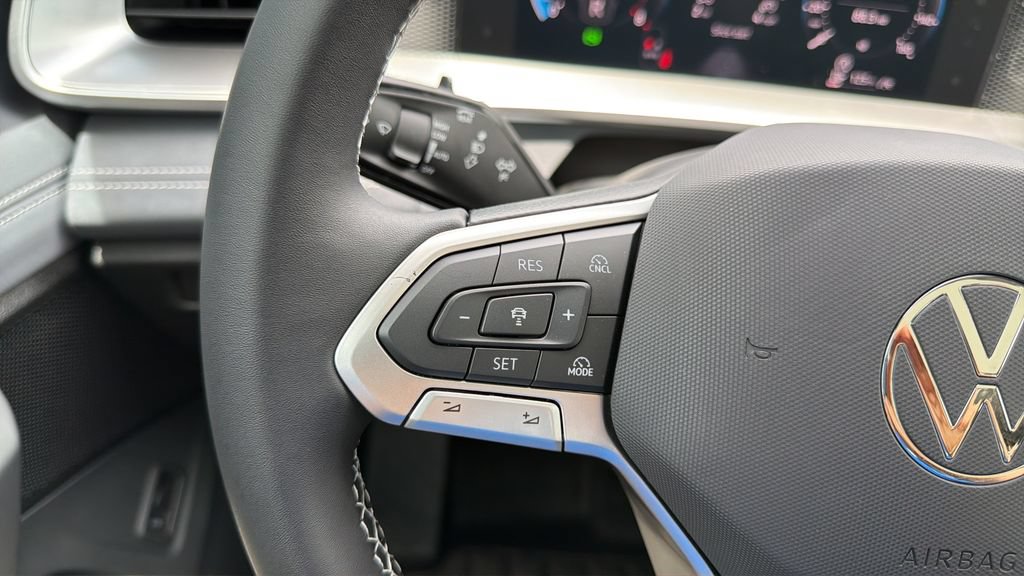 New 2026 Volkswagen Tiguan SE AWD/4WD image 24