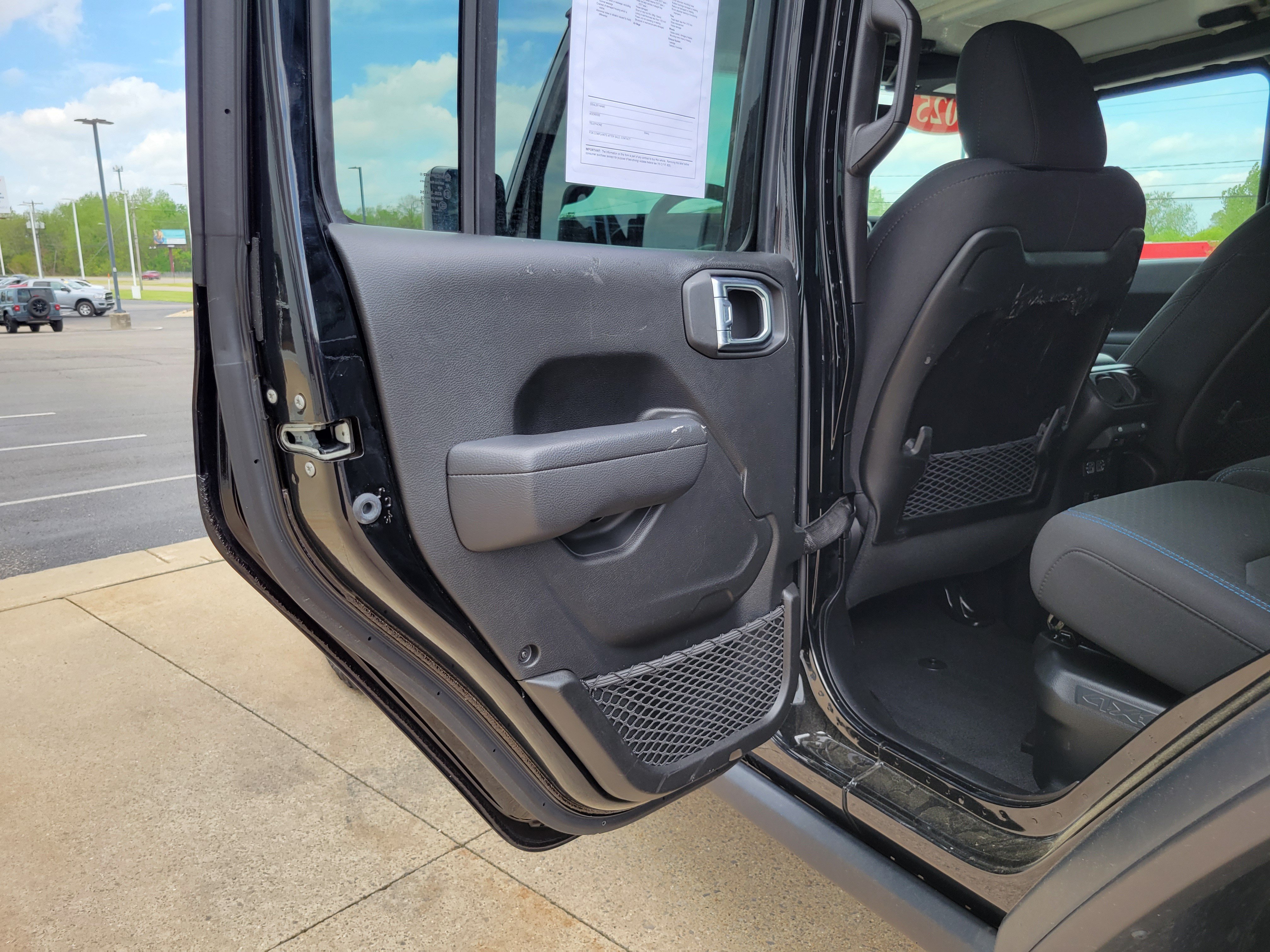 Used 2025 Jeep Wrangler Unlimited Rubicon 4xe w/ Convenience Group AWD/4WD image 20