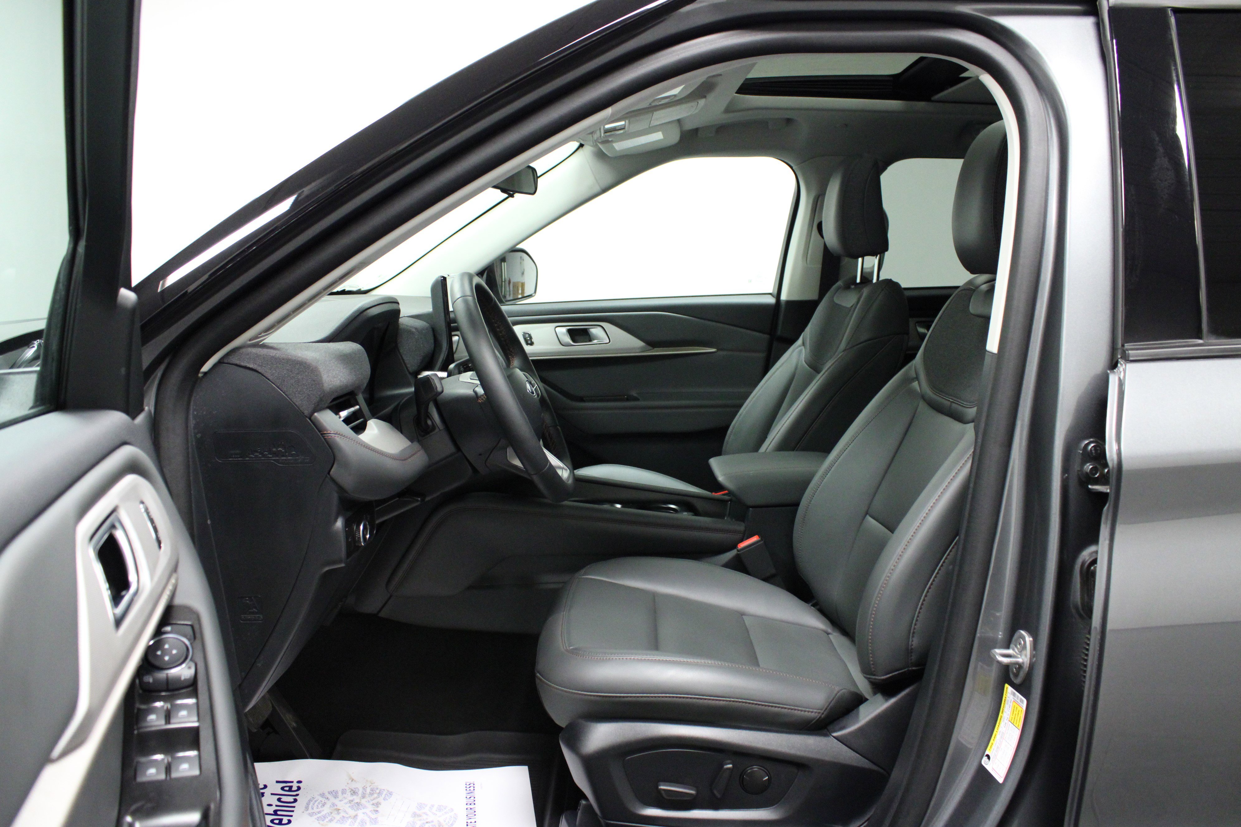 Used 2025 Ford Explorer Active w/ Active Comfort Package image 12
