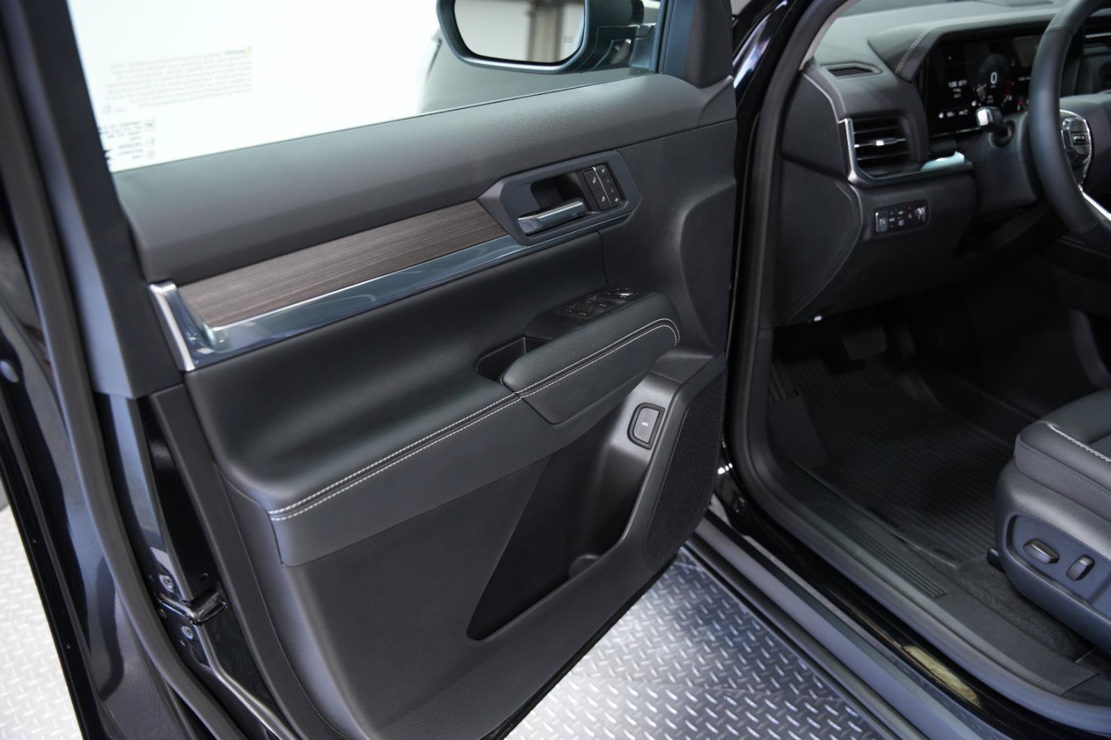 New 2026 GMC Terrain Denali w/ LPO, Floor Liner Package AWD/4WD image 35