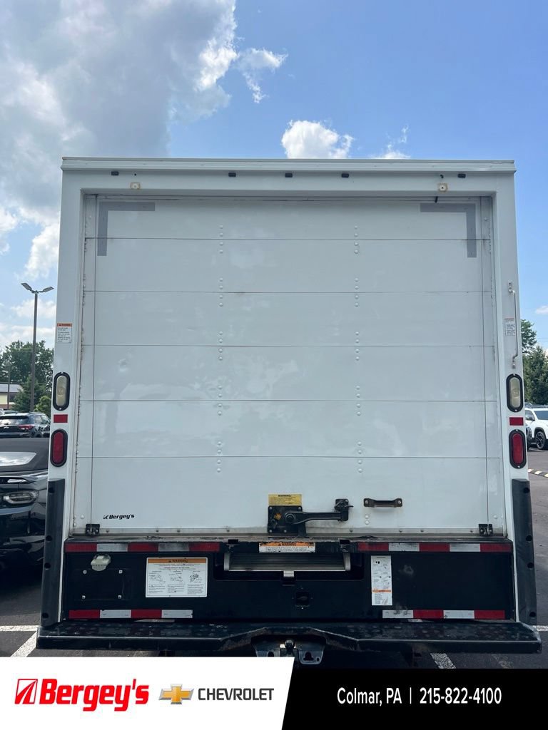 Used 2015 GMC Savana 3500 RWD image 4