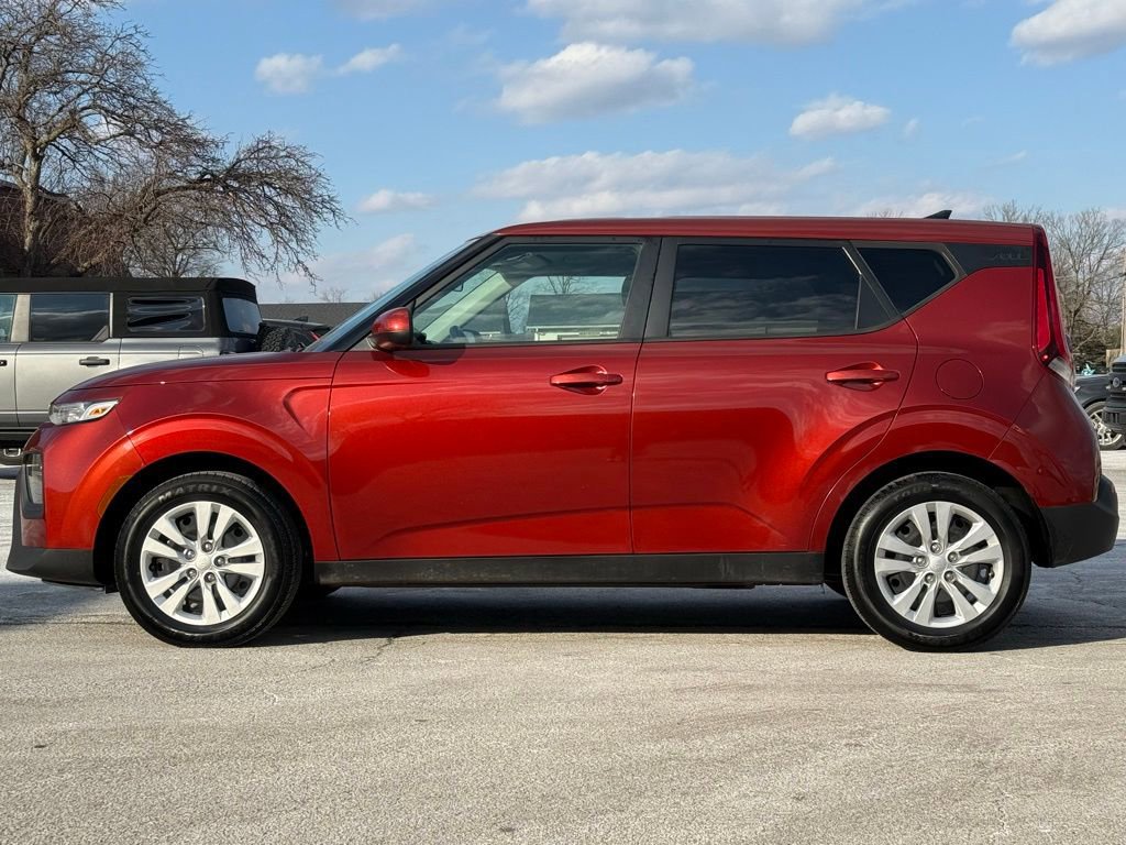 Used 2020 Kia Soul LX FWD image 2