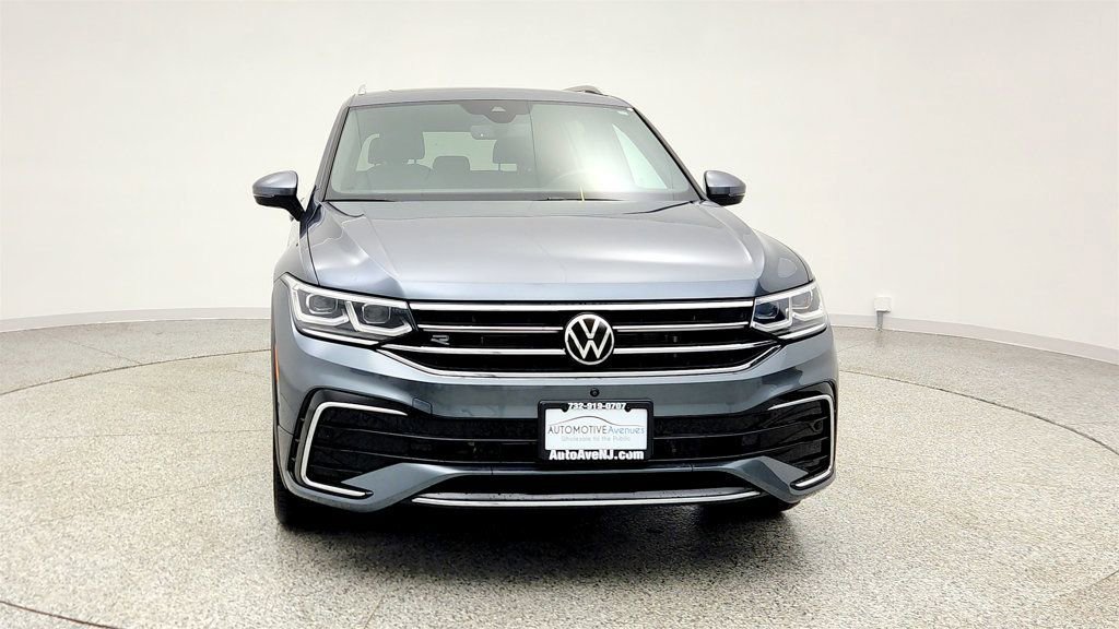 Used 2023 Volkswagen Tiguan SEL R-Line image 2