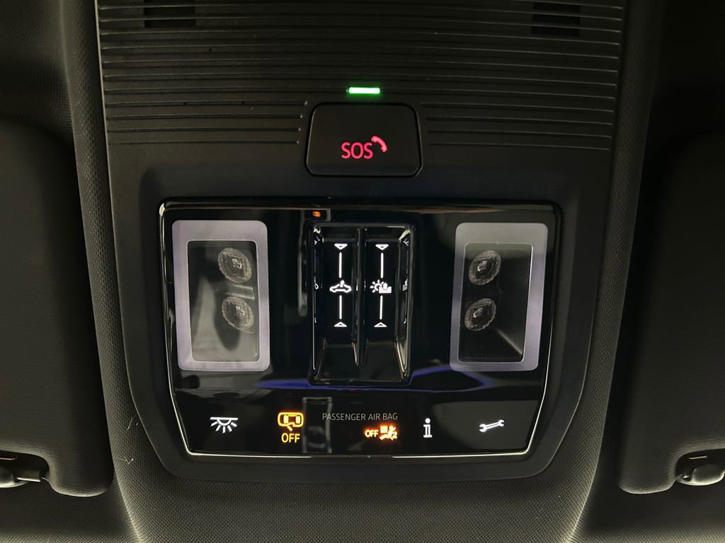 Used 2025 Volkswagen Atlas Cross Sport SEL Premium R-Line image 29