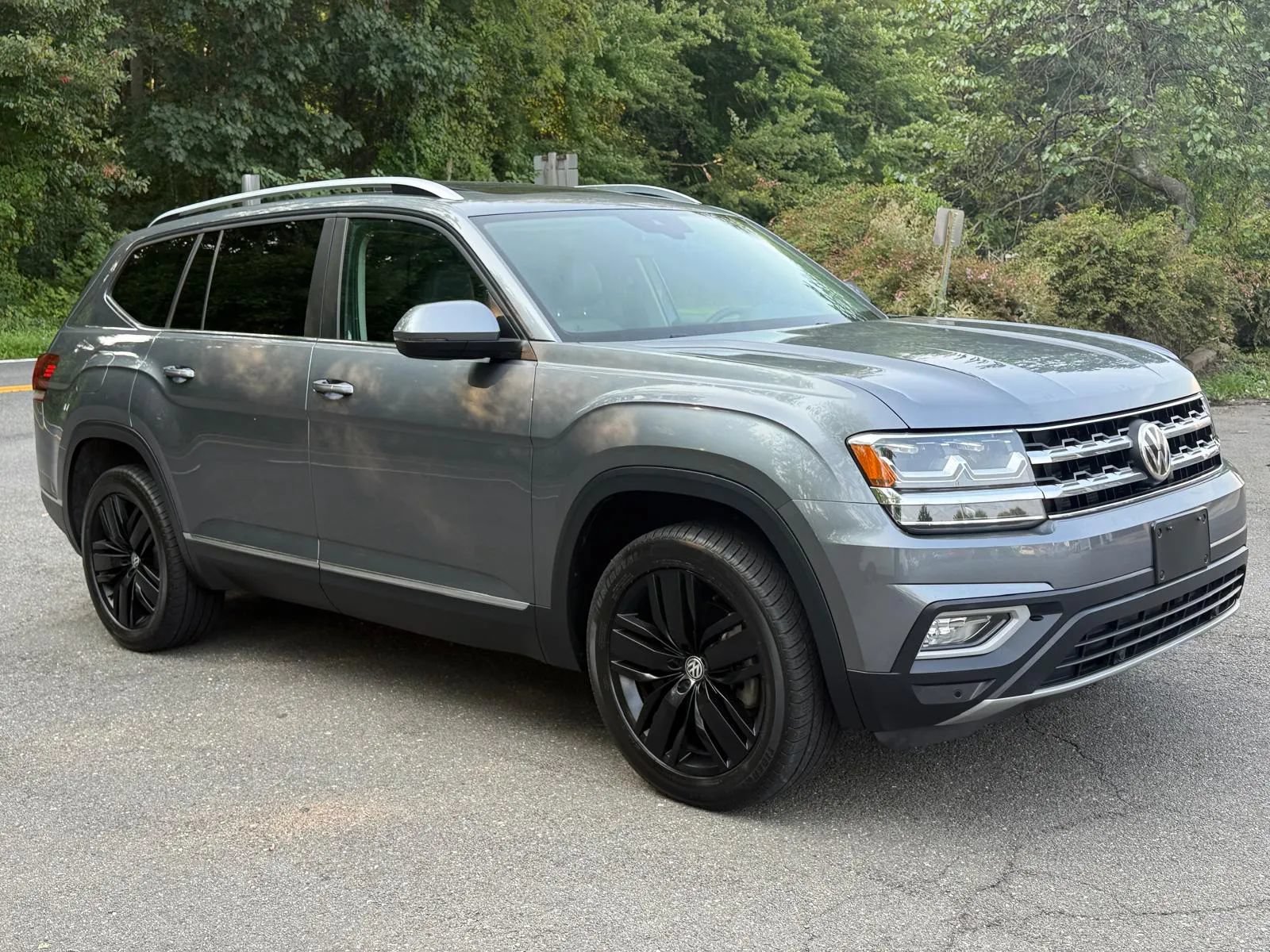 Used 2018 Volkswagen Atlas SEL FWD image 1