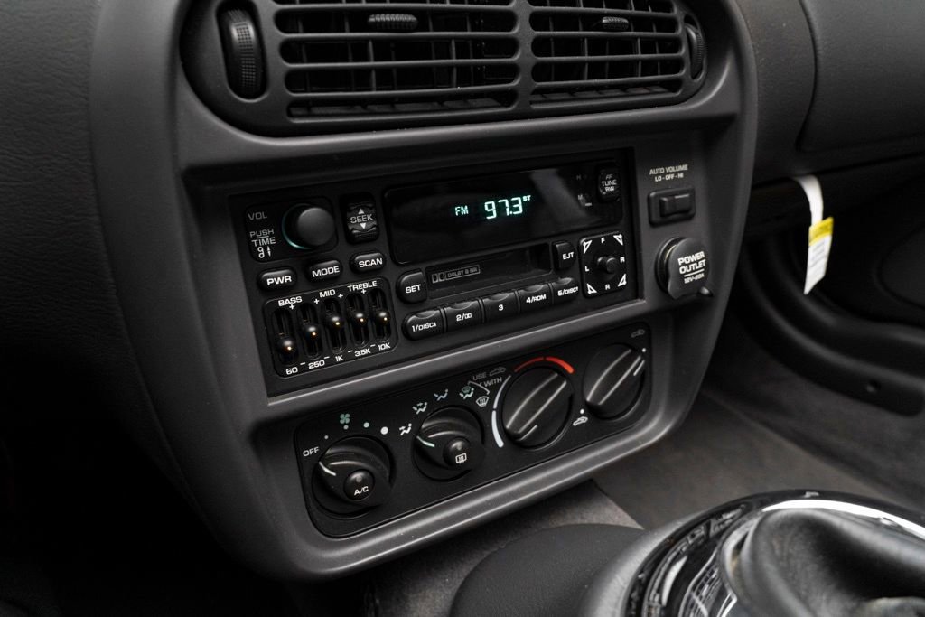 Used 2002 Chrysler Prowler image 34